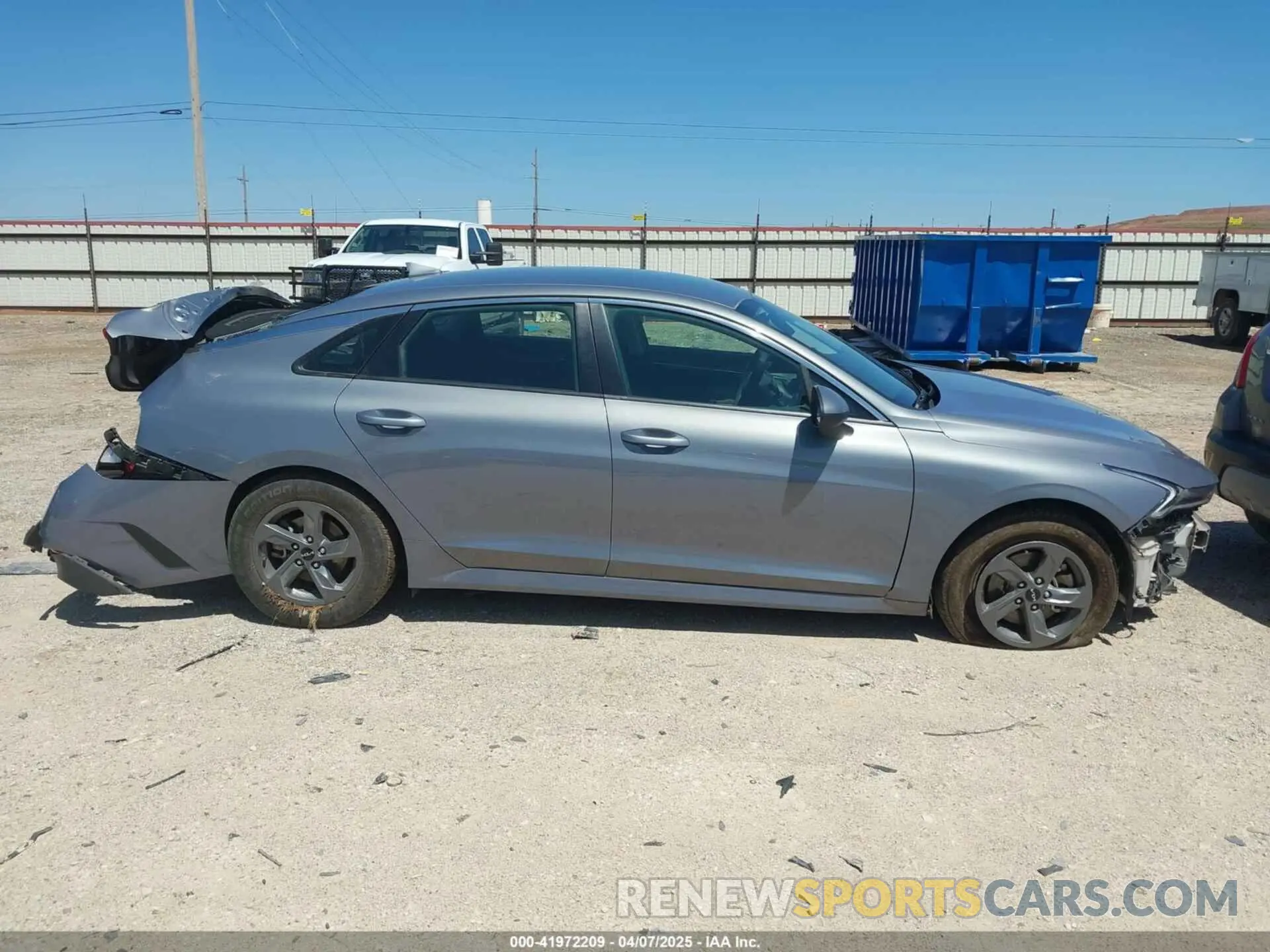 14 Photograph of a damaged car 5XXG24J24NG154765 KIA K5 2022
