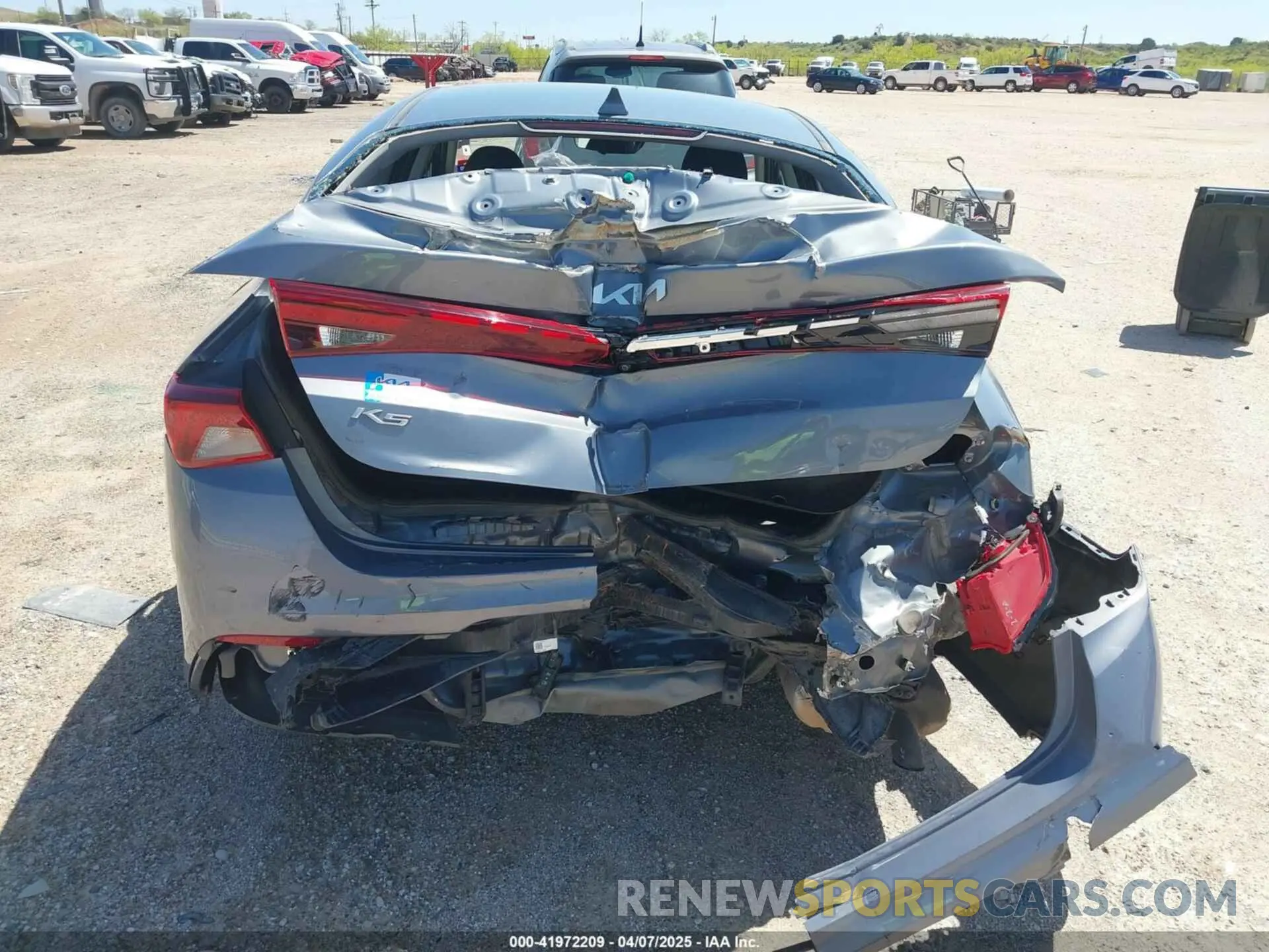 17 Photograph of a damaged car 5XXG24J24NG154765 KIA K5 2022