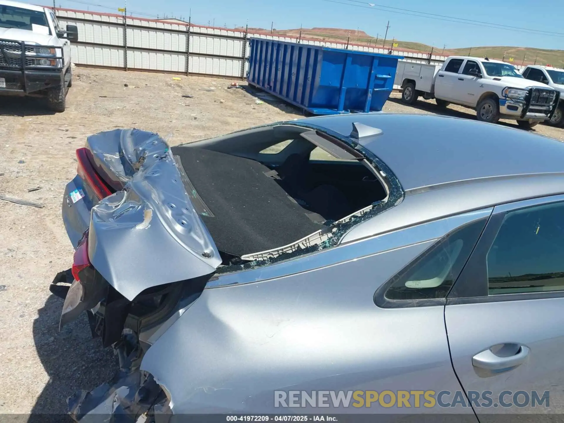 19 Photograph of a damaged car 5XXG24J24NG154765 KIA K5 2022