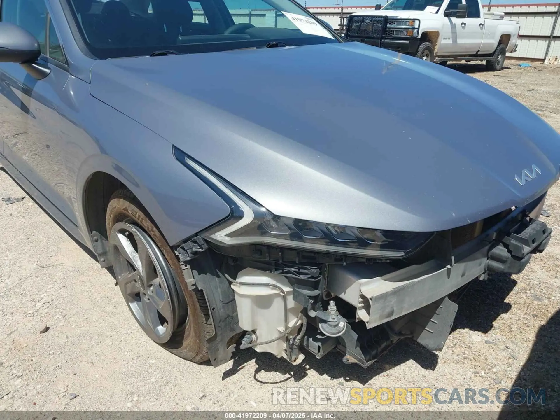 22 Photograph of a damaged car 5XXG24J24NG154765 KIA K5 2022