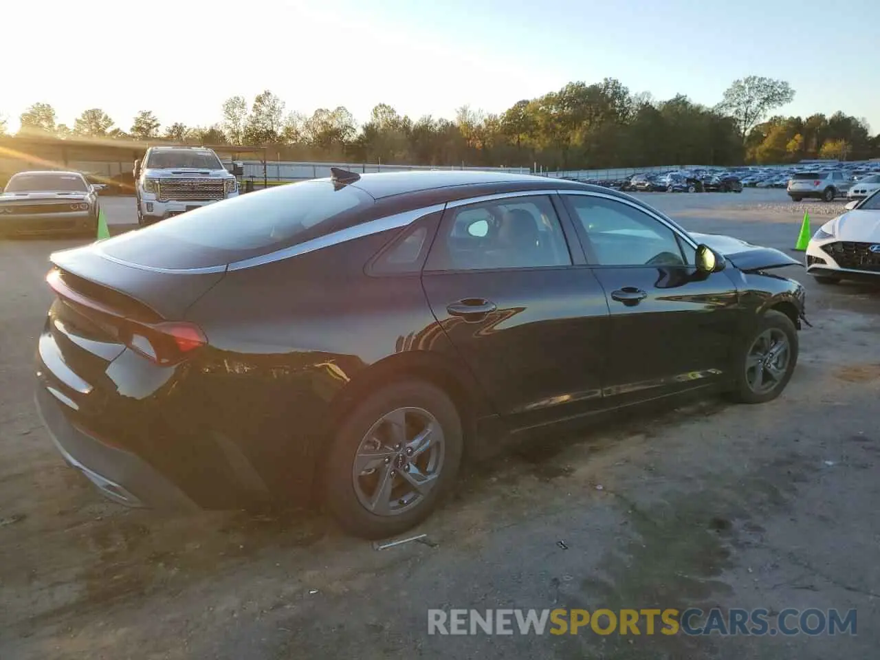 3 Photograph of a damaged car 5XXG24J26NG100187 KIA K5 2022