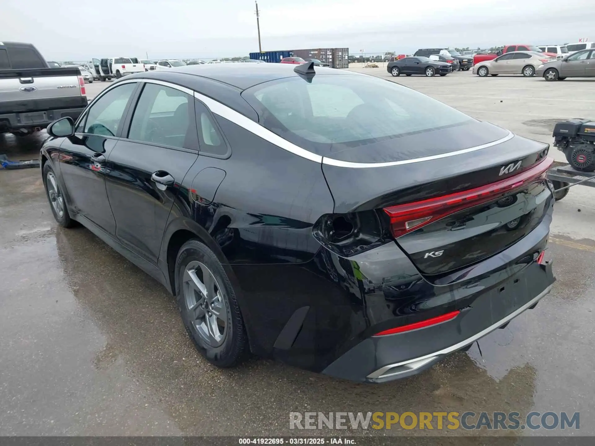 3 Photograph of a damaged car 5XXG24J27NG116589 KIA K5 2022