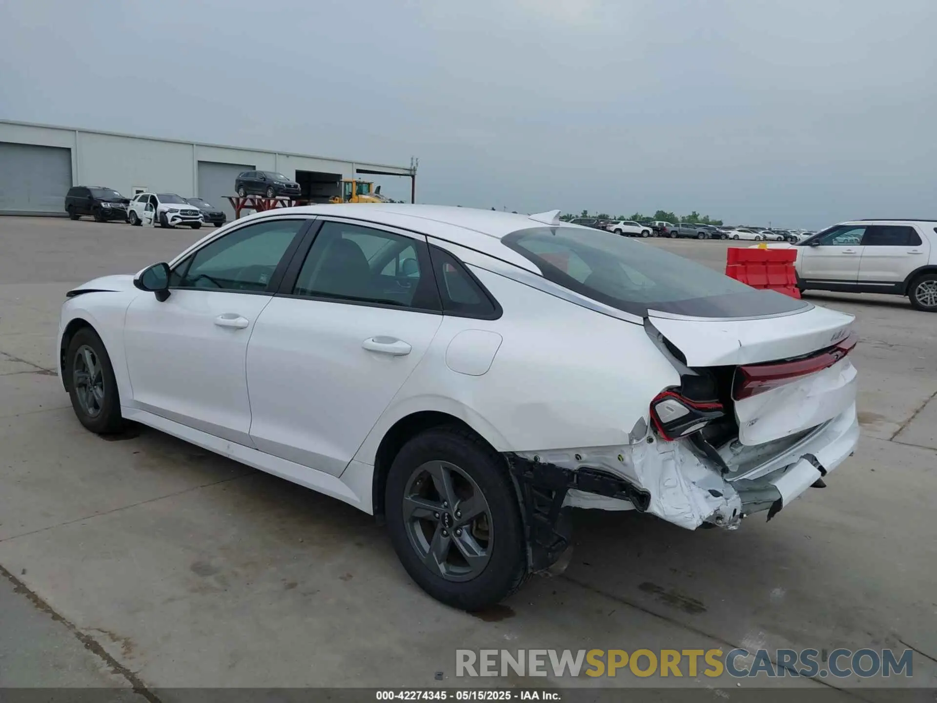3 Photograph of a damaged car 5XXG24J29NG106985 KIA K5 2022