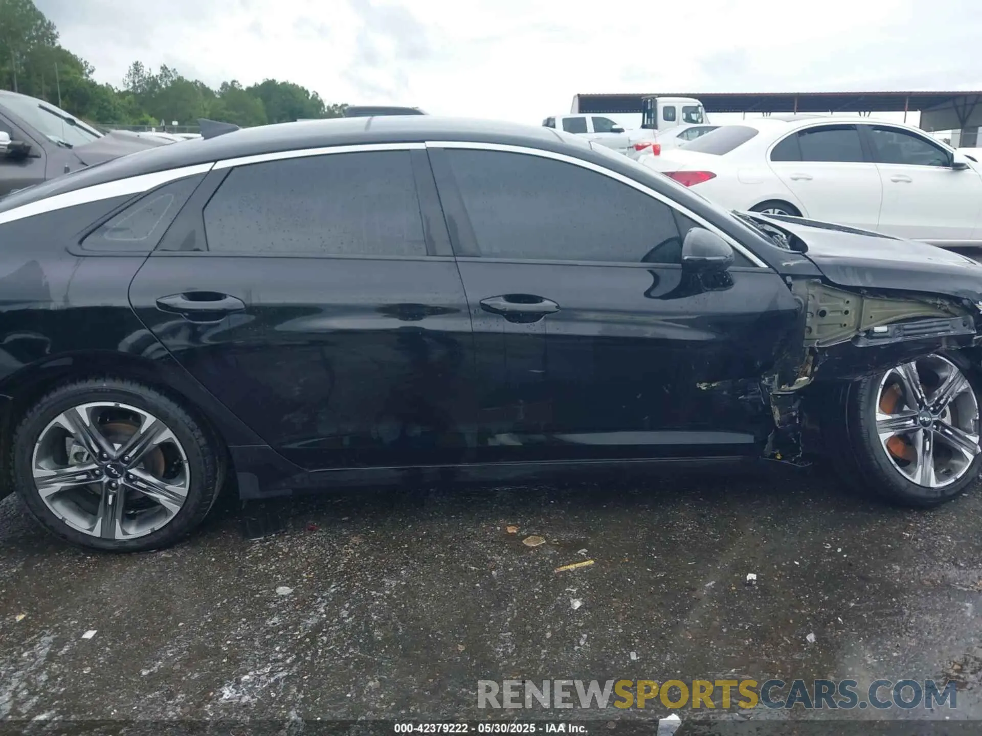 14 Photograph of a damaged car 5XXG34J20NG115779 KIA K5 2022
