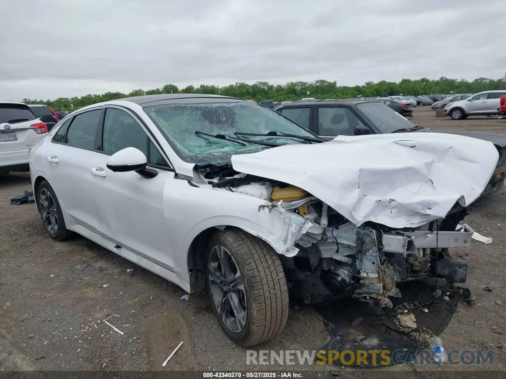 1 Photograph of a damaged car 5XXG34J28NG105792 KIA K5 2022