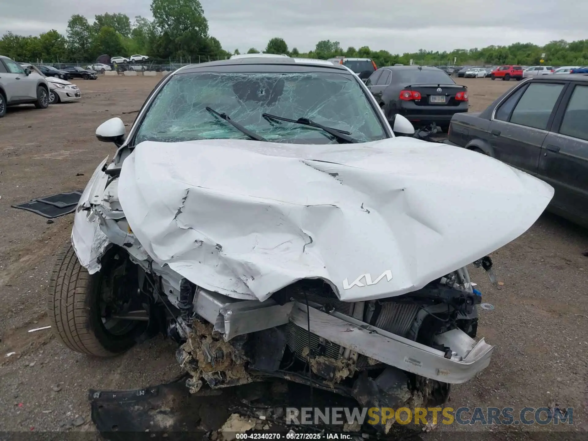 12 Photograph of a damaged car 5XXG34J28NG105792 KIA K5 2022