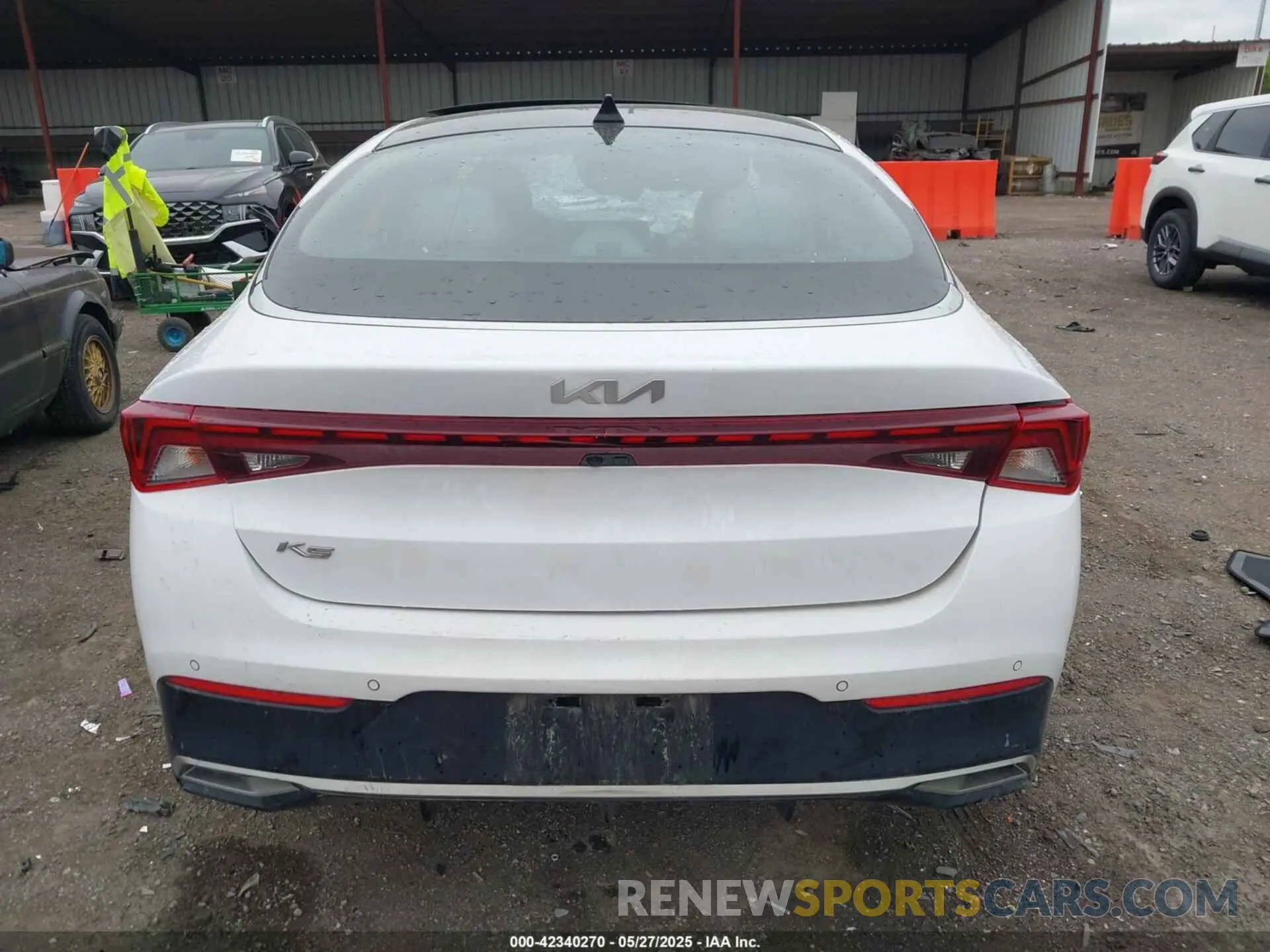16 Photograph of a damaged car 5XXG34J28NG105792 KIA K5 2022