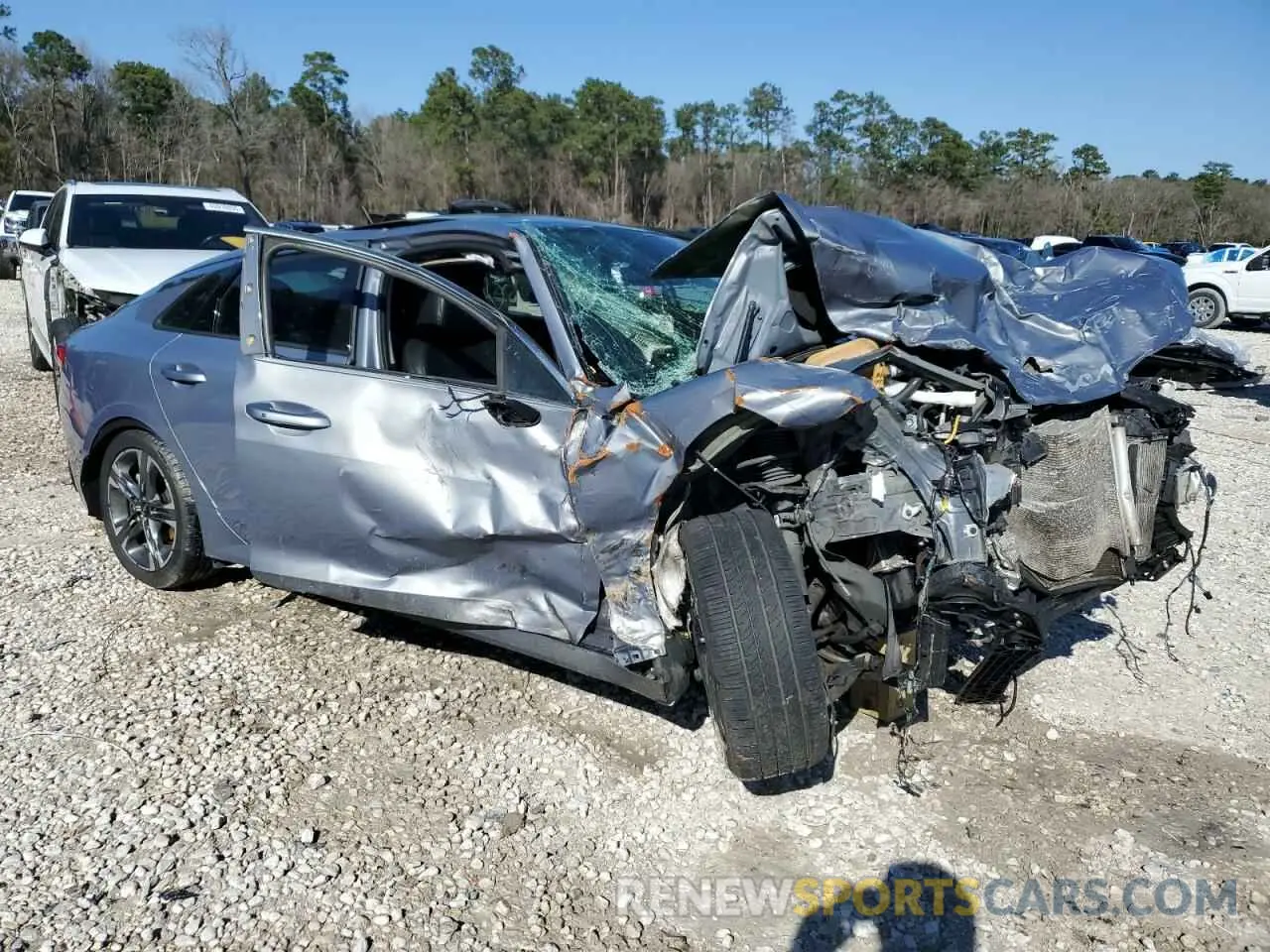 4 Photograph of a damaged car 5XXG34J2XNG126921 KIA K5 2022