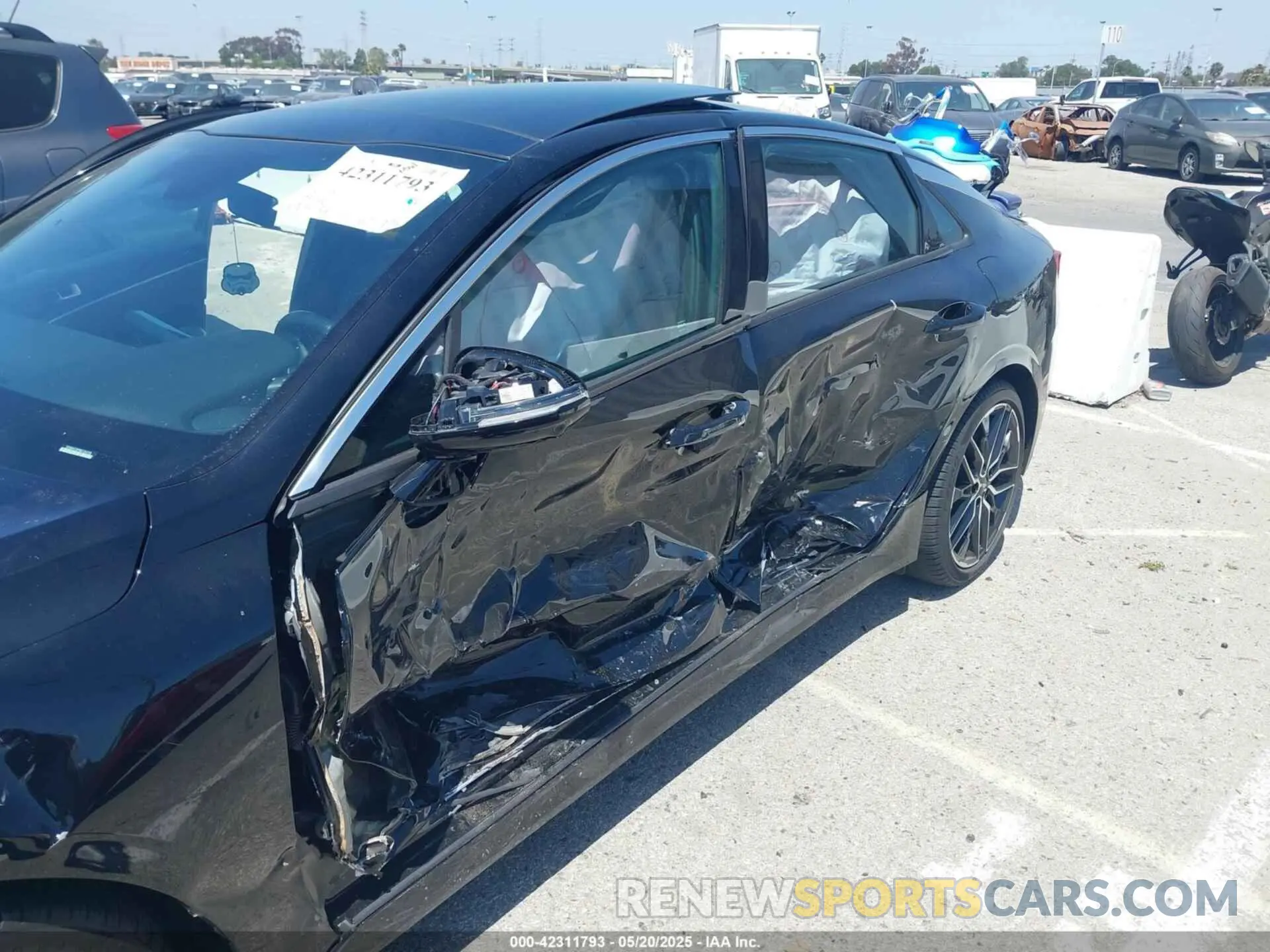 6 Photograph of a damaged car 5XXG44J8XNG134258 KIA K5 2022