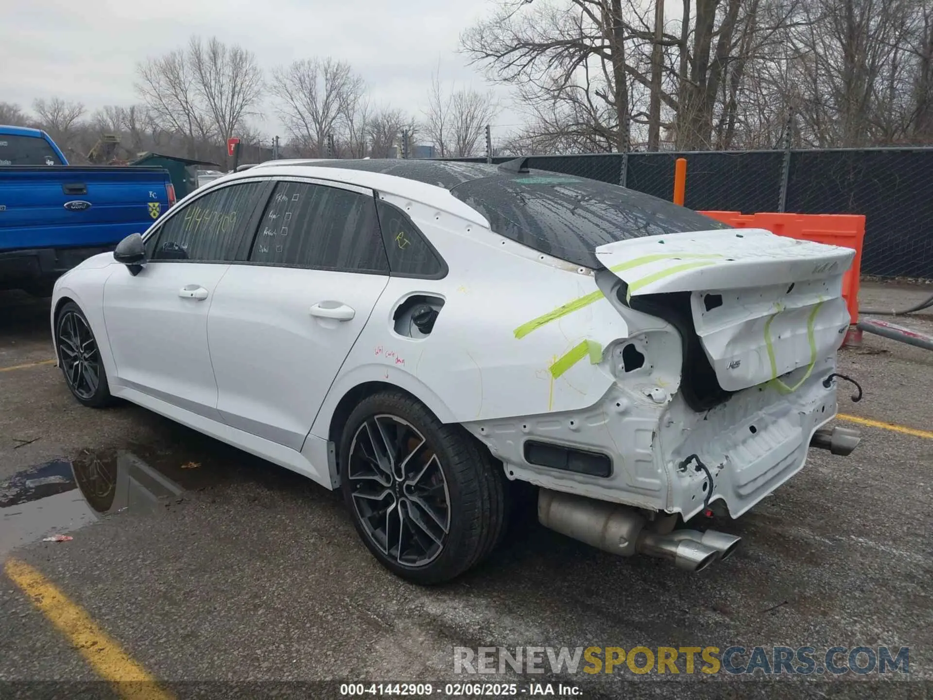 3 Photograph of a damaged car 5XXG44J8XNG160827 KIA K5 2022