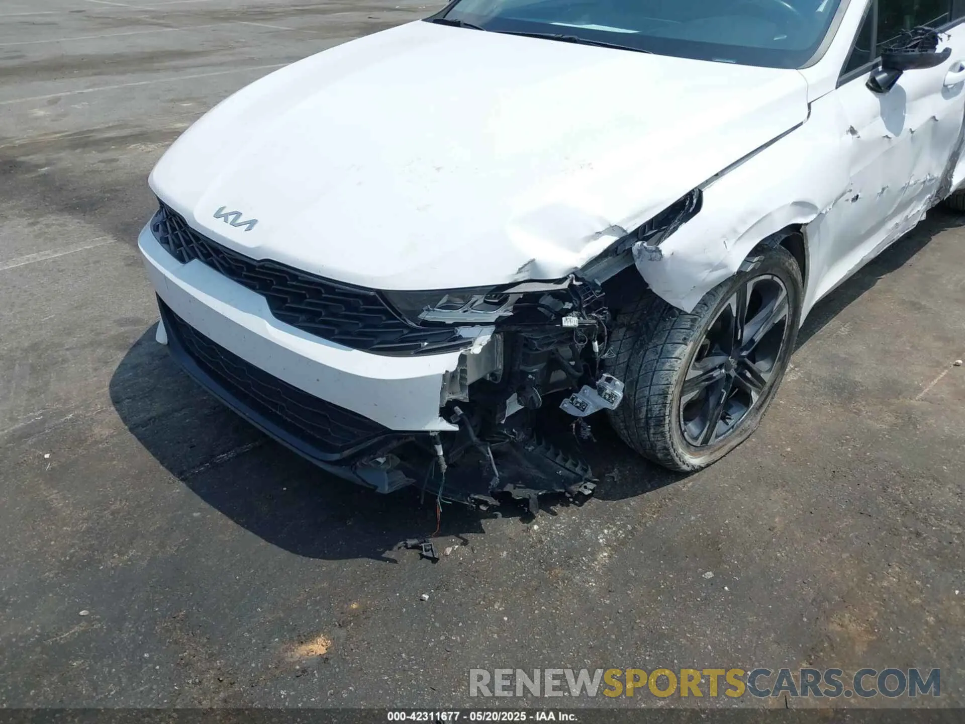 6 Photograph of a damaged car 5XXG64J20NG091006 KIA K5 2022