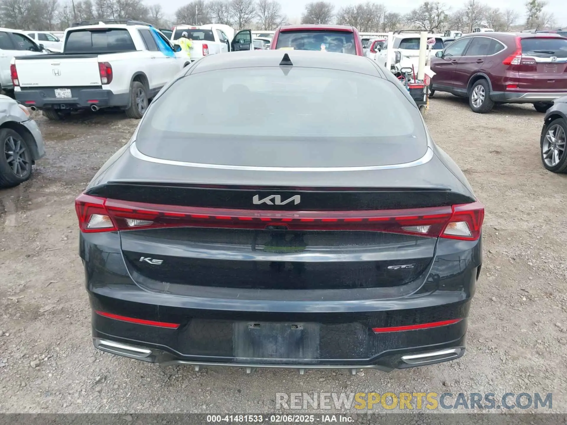 16 Photograph of a damaged car 5XXG64J20NG121427 KIA K5 2022