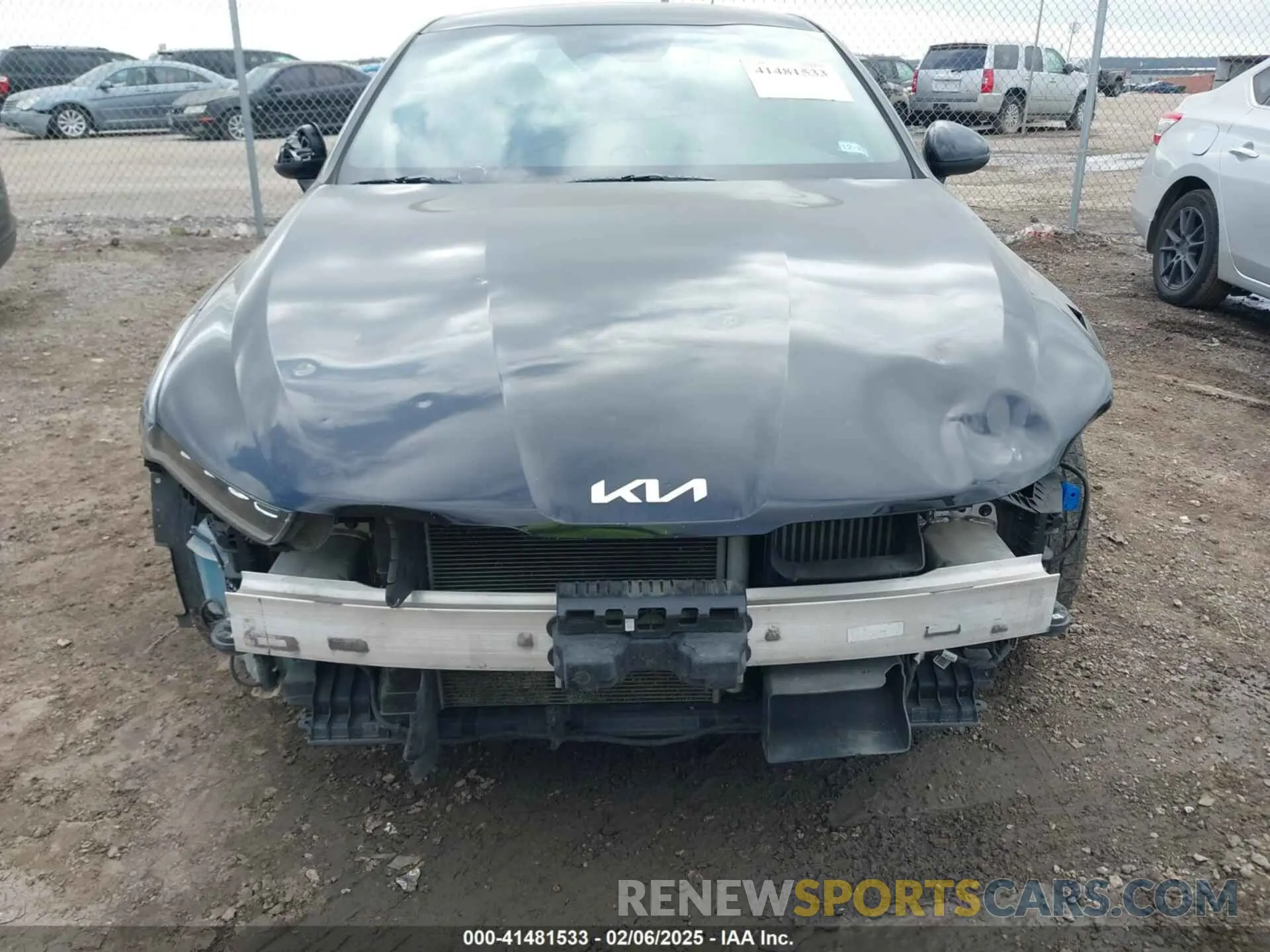 17 Photograph of a damaged car 5XXG64J20NG121427 KIA K5 2022