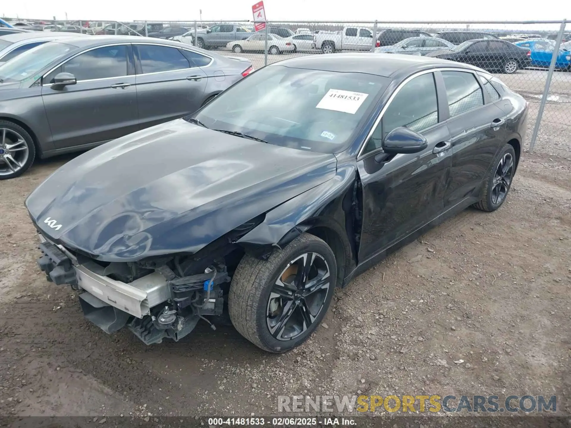 2 Photograph of a damaged car 5XXG64J20NG121427 KIA K5 2022