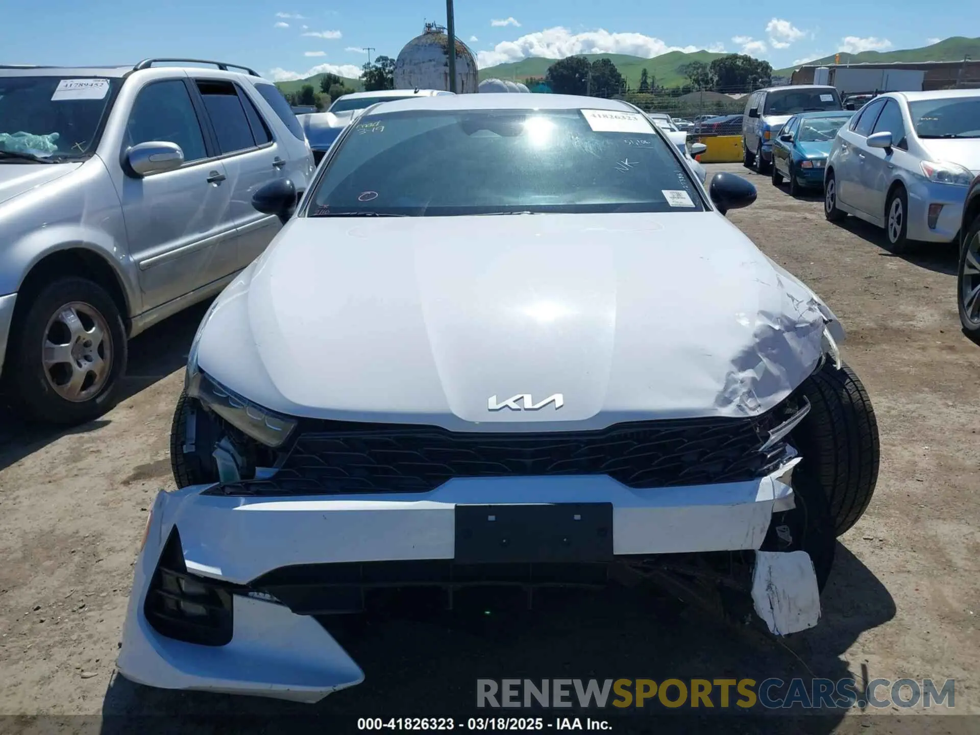 12 Photograph of a damaged car 5XXG64J20NG142973 KIA K5 2022