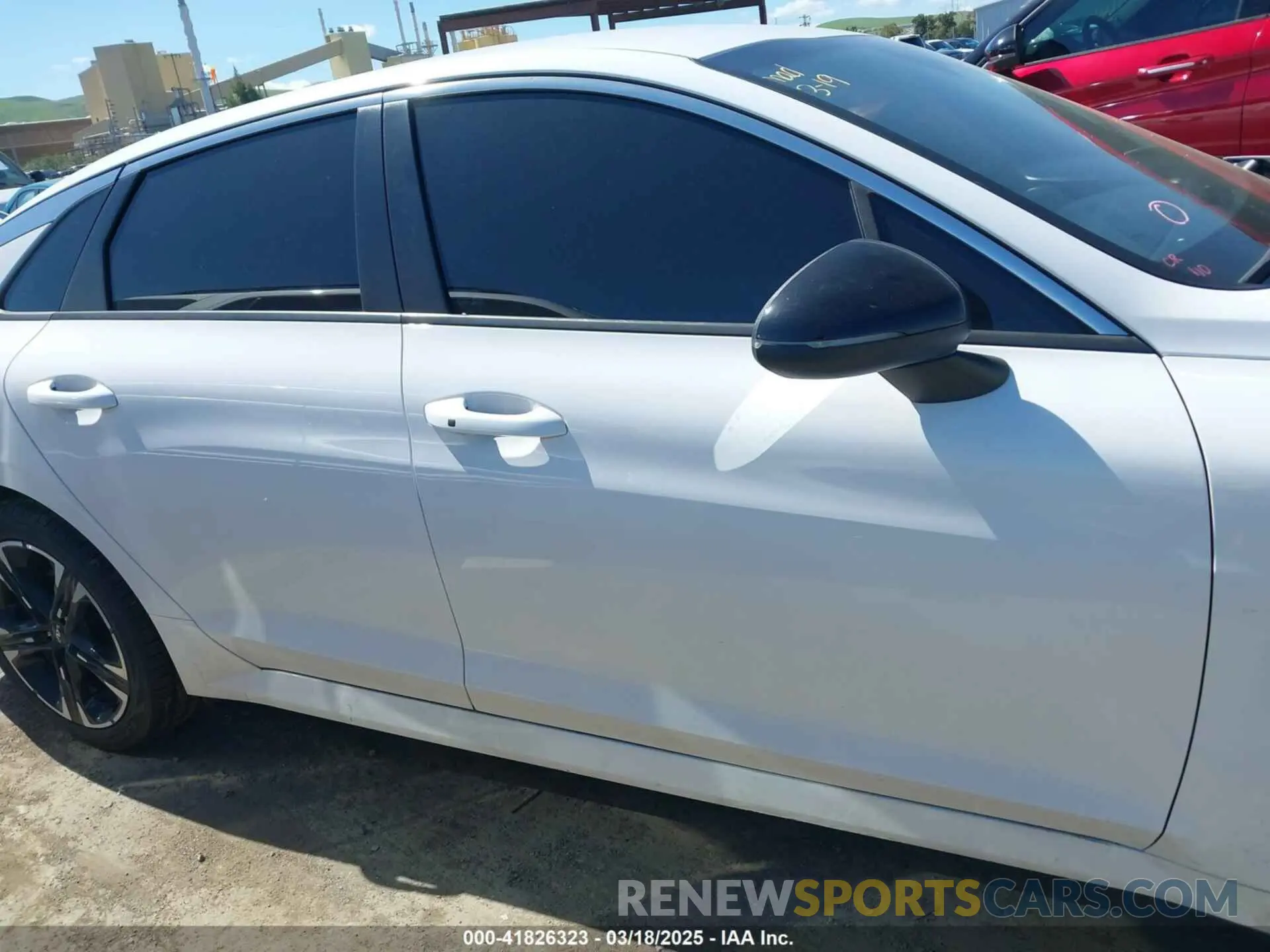 13 Photograph of a damaged car 5XXG64J20NG142973 KIA K5 2022