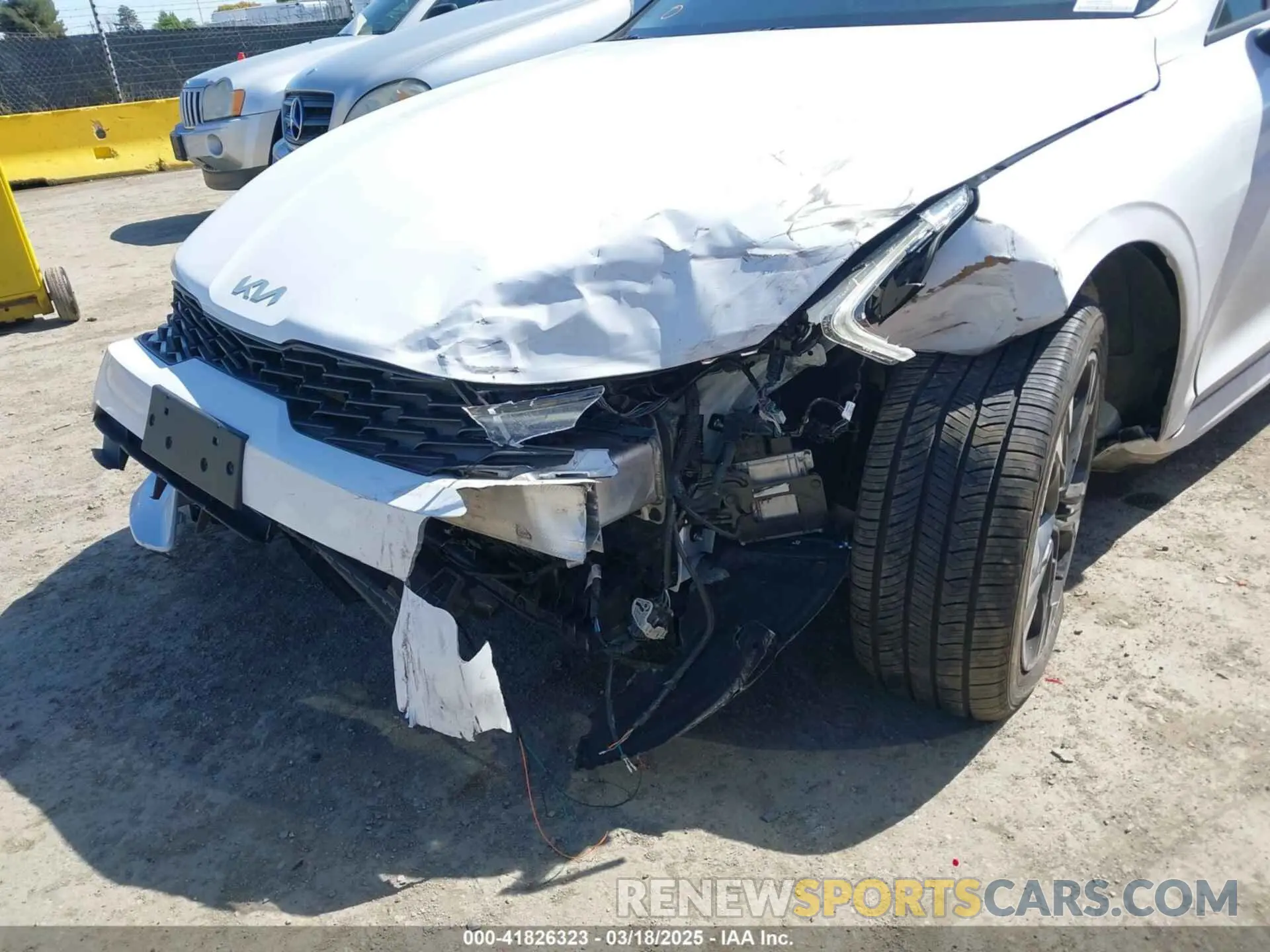 17 Photograph of a damaged car 5XXG64J20NG142973 KIA K5 2022