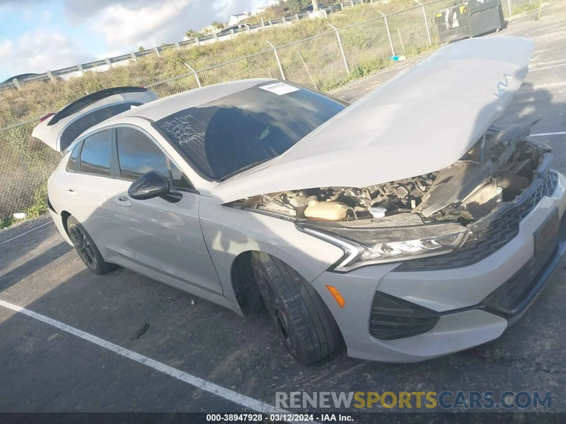 1 Photograph of a damaged car 5XXG64J20NG153374 KIA K5 2022