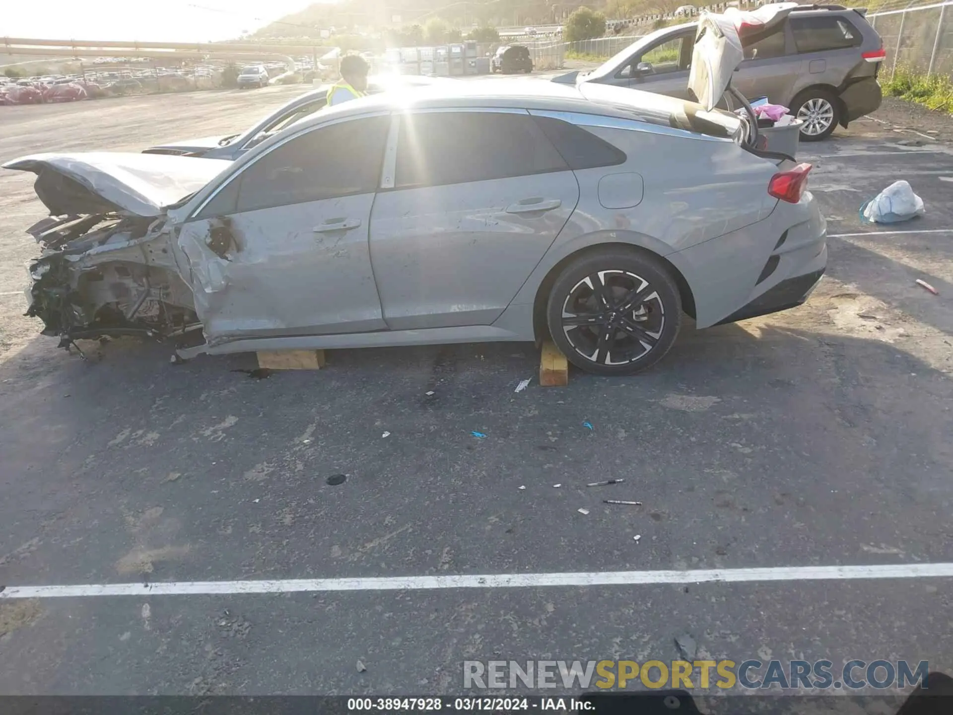 15 Photograph of a damaged car 5XXG64J20NG153374 KIA K5 2022