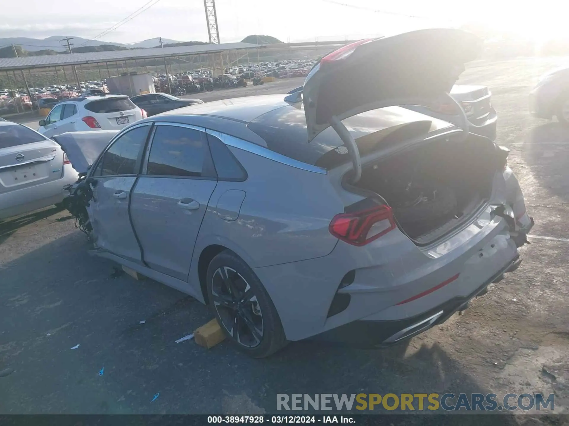 3 Photograph of a damaged car 5XXG64J20NG153374 KIA K5 2022