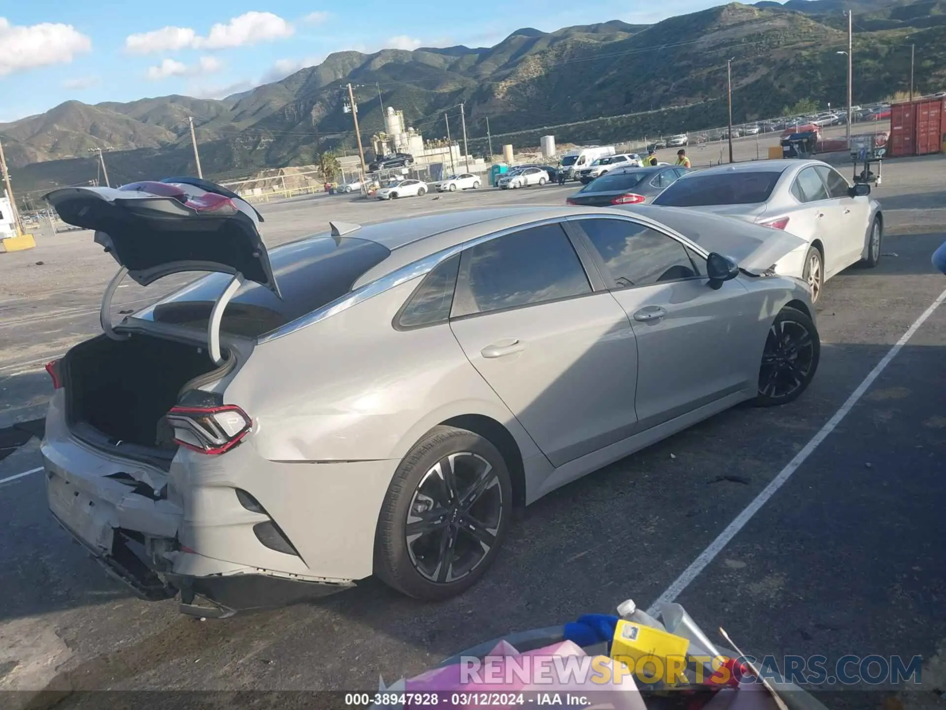 4 Photograph of a damaged car 5XXG64J20NG153374 KIA K5 2022