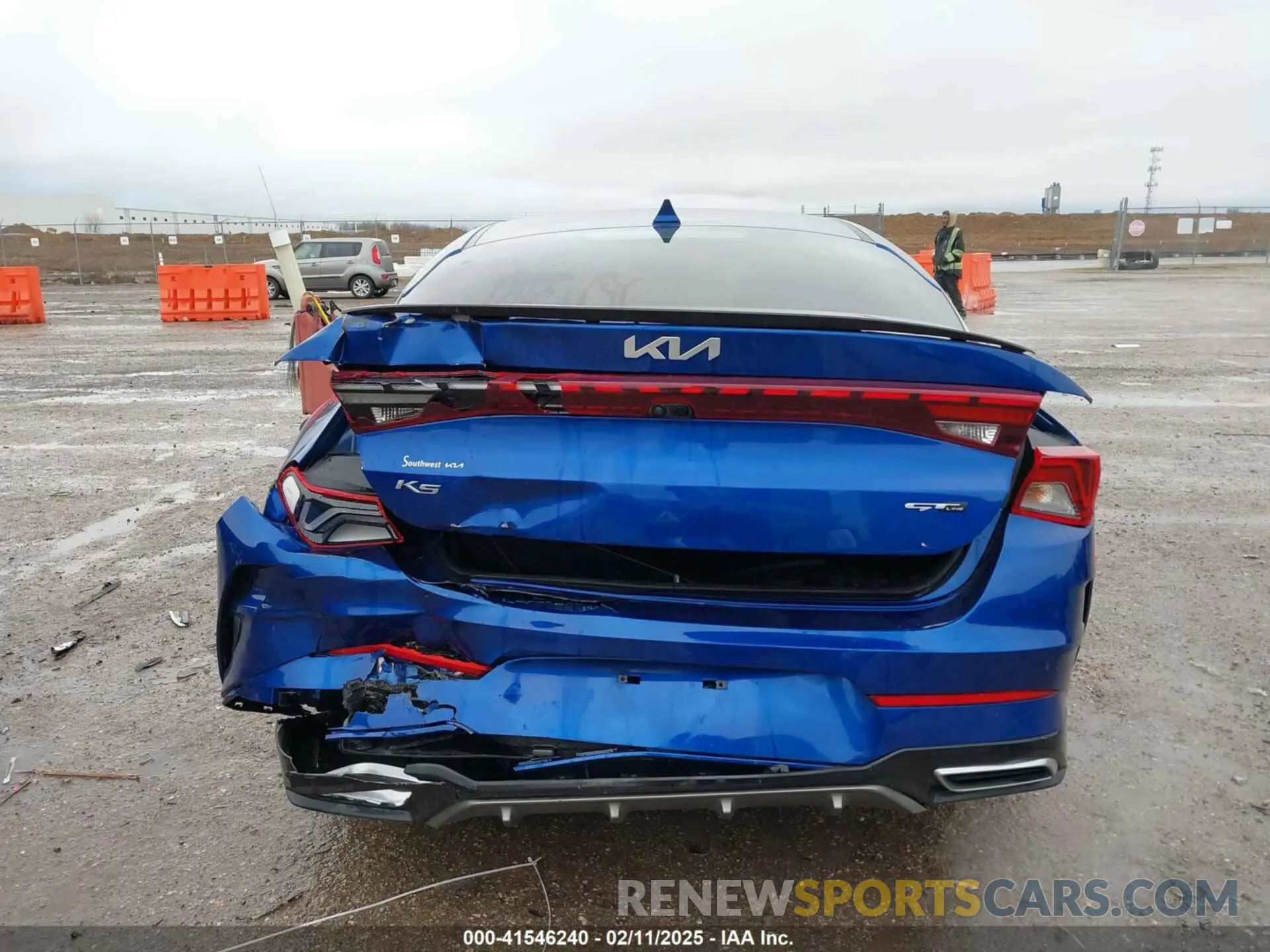 17 Photograph of a damaged car 5XXG64J20NG158607 KIA K5 2022
