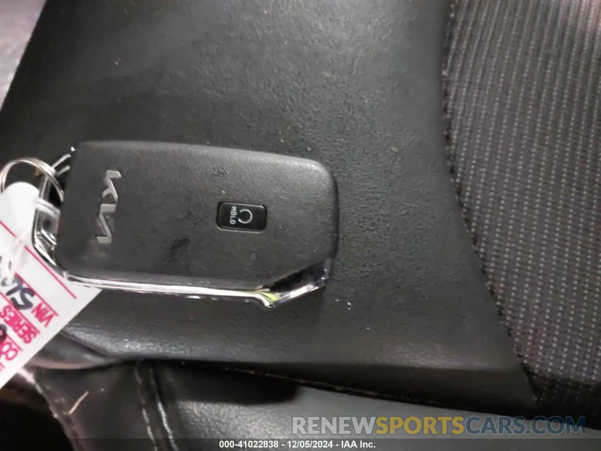 11 Photograph of a damaged car 5XXG64J20NG165685 KIA K5 2022