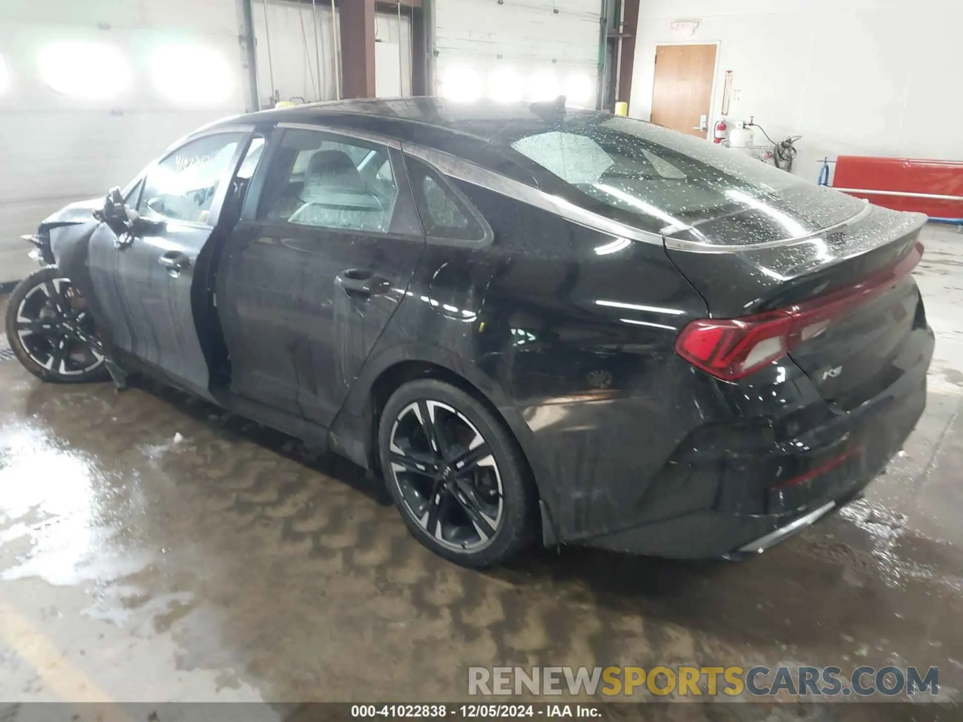 3 Photograph of a damaged car 5XXG64J20NG165685 KIA K5 2022