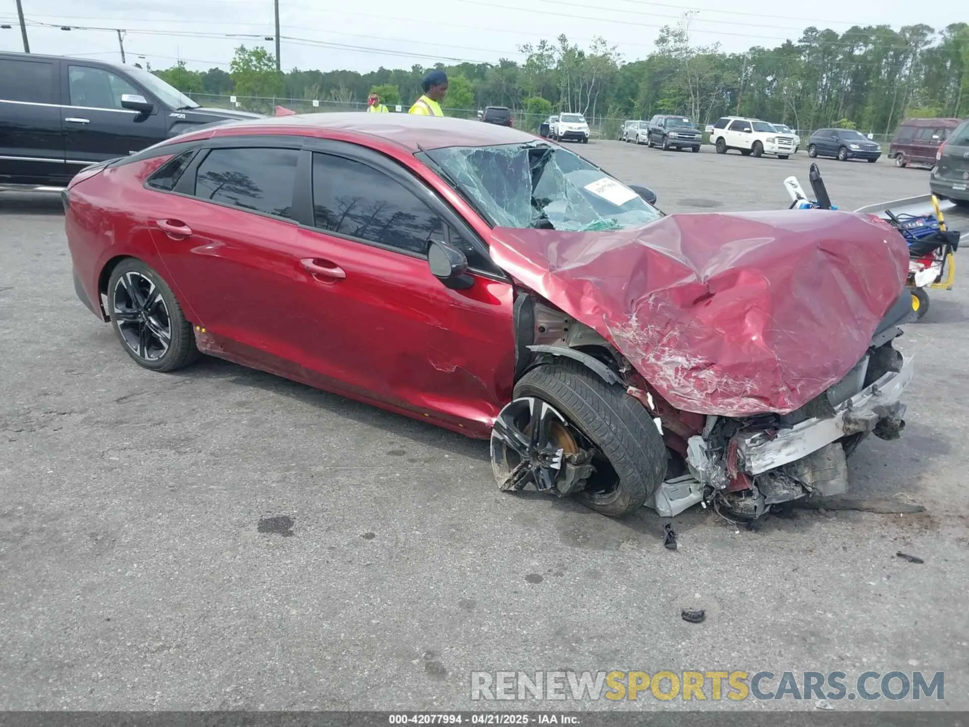 1 Photograph of a damaged car 5XXG64J21NG094464 KIA K5 2022