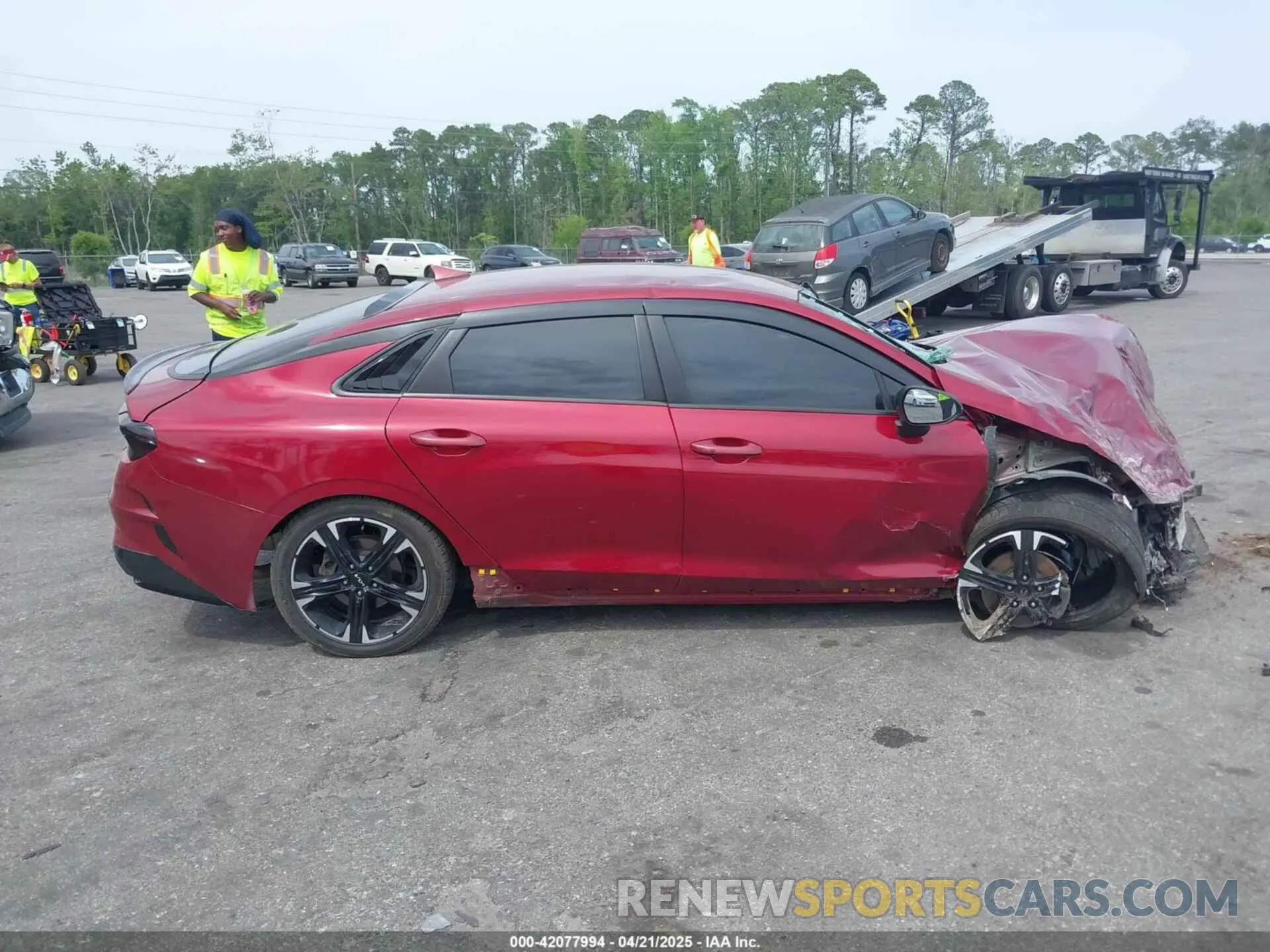 12 Photograph of a damaged car 5XXG64J21NG094464 KIA K5 2022
