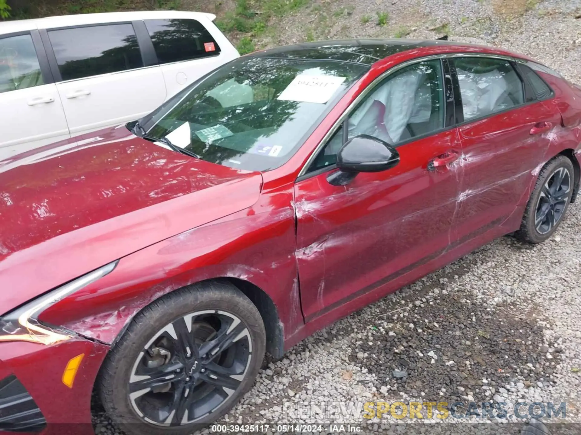 18 Photograph of a damaged car 5XXG64J21NG096098 KIA K5 2022