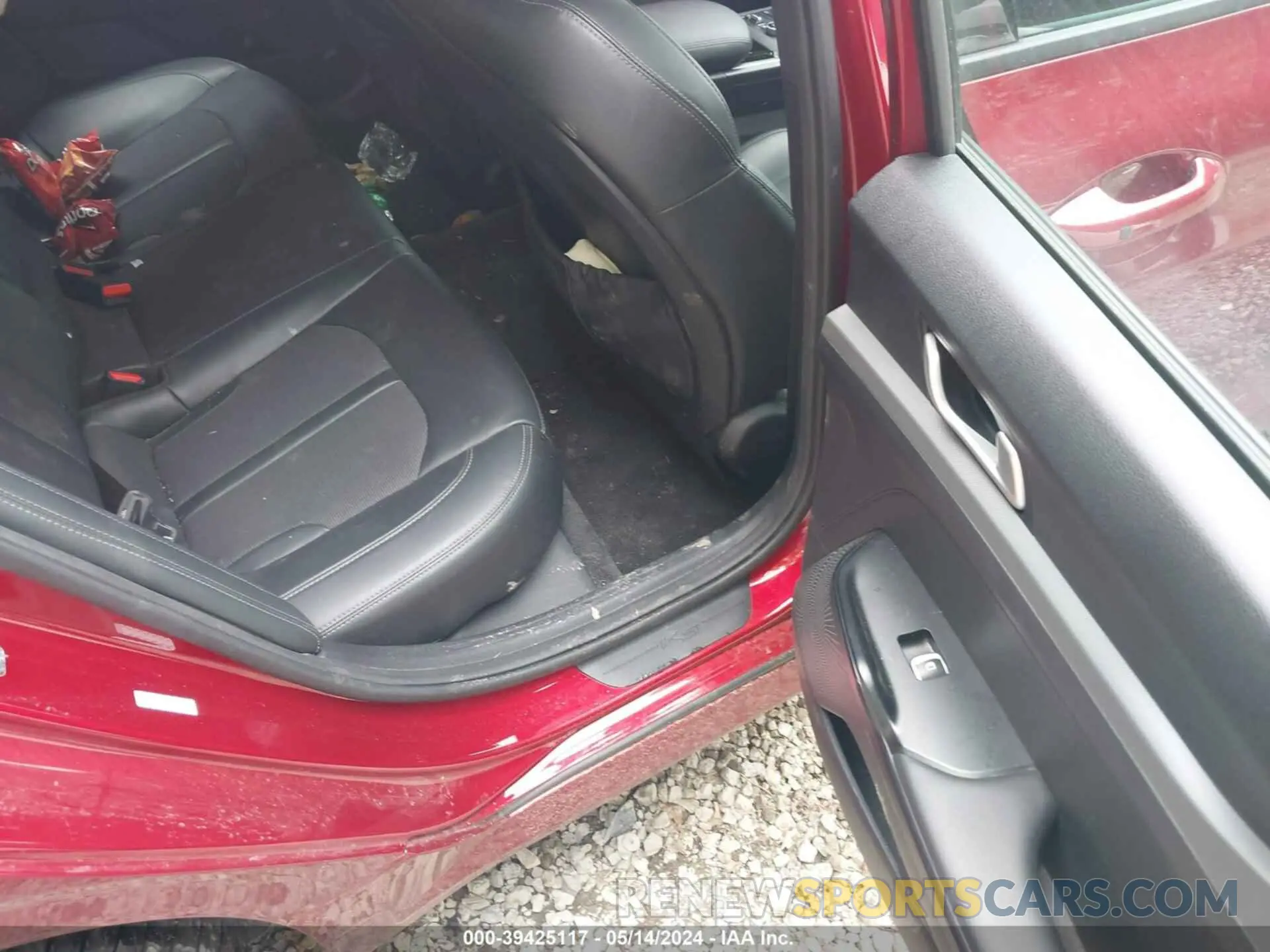 8 Photograph of a damaged car 5XXG64J21NG096098 KIA K5 2022