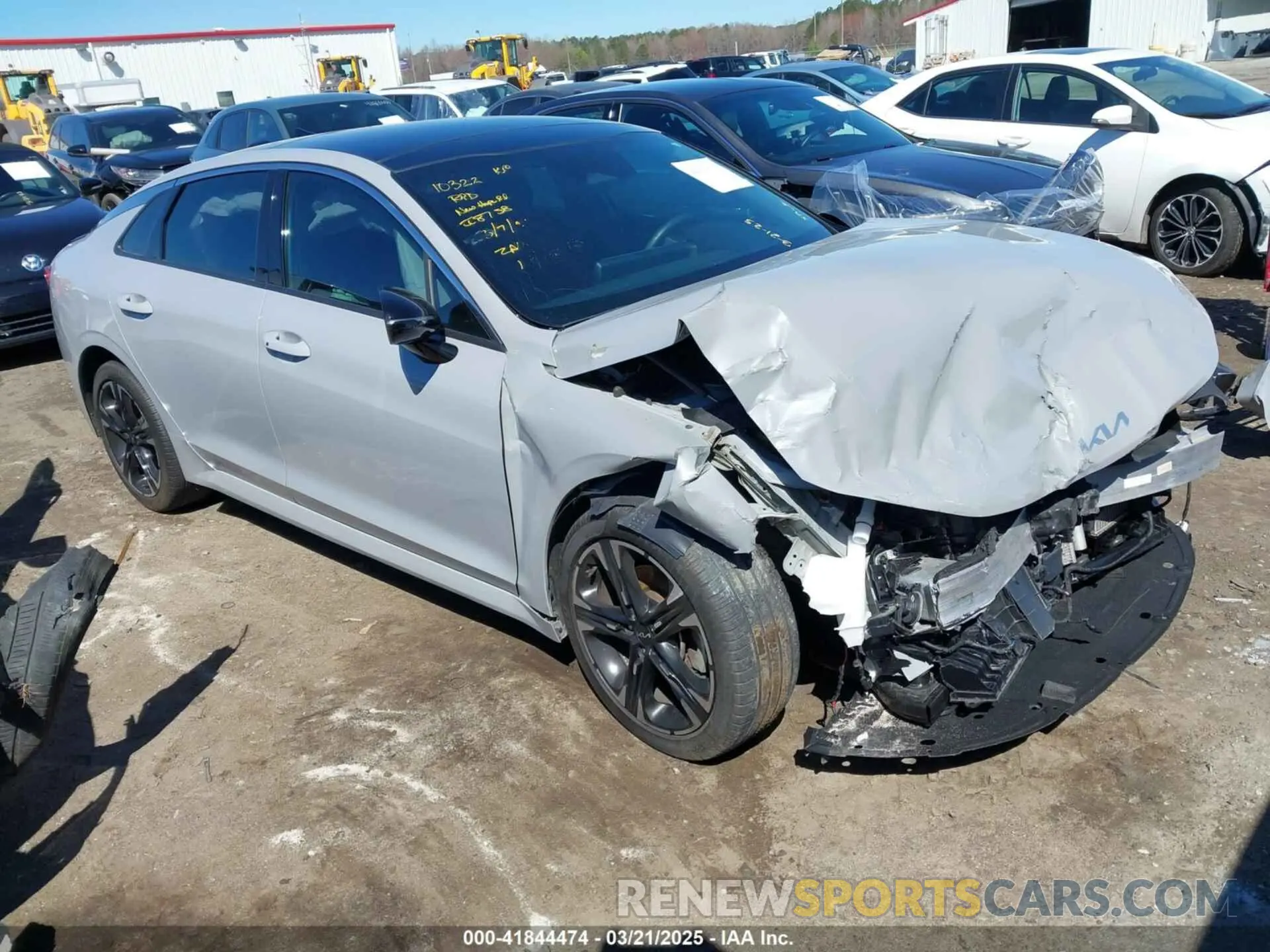 1 Photograph of a damaged car 5XXG64J21NG116575 KIA K5 2022