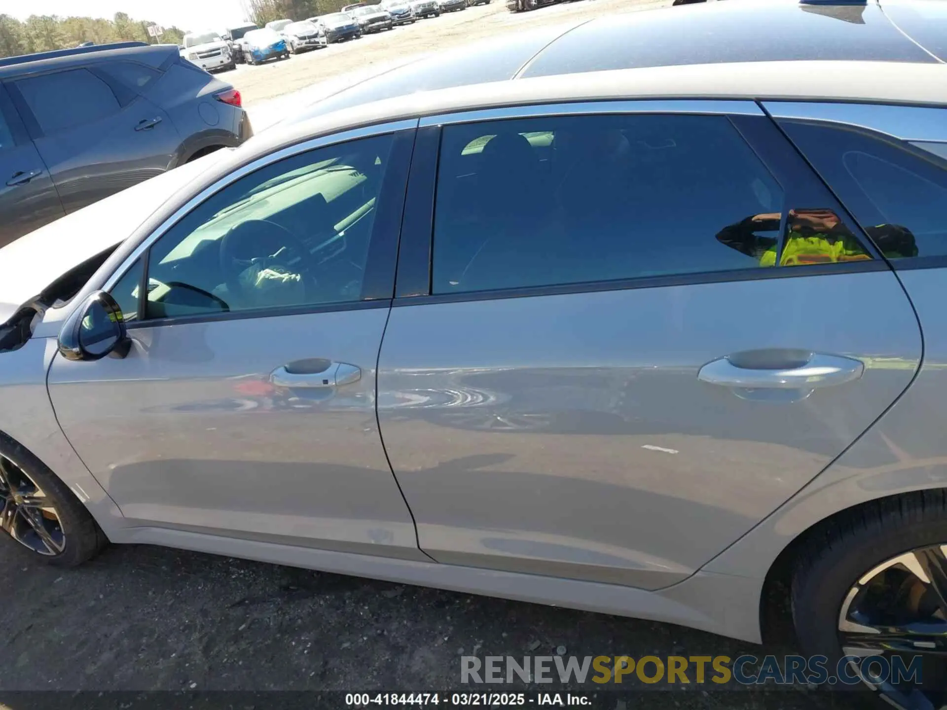 15 Photograph of a damaged car 5XXG64J21NG116575 KIA K5 2022