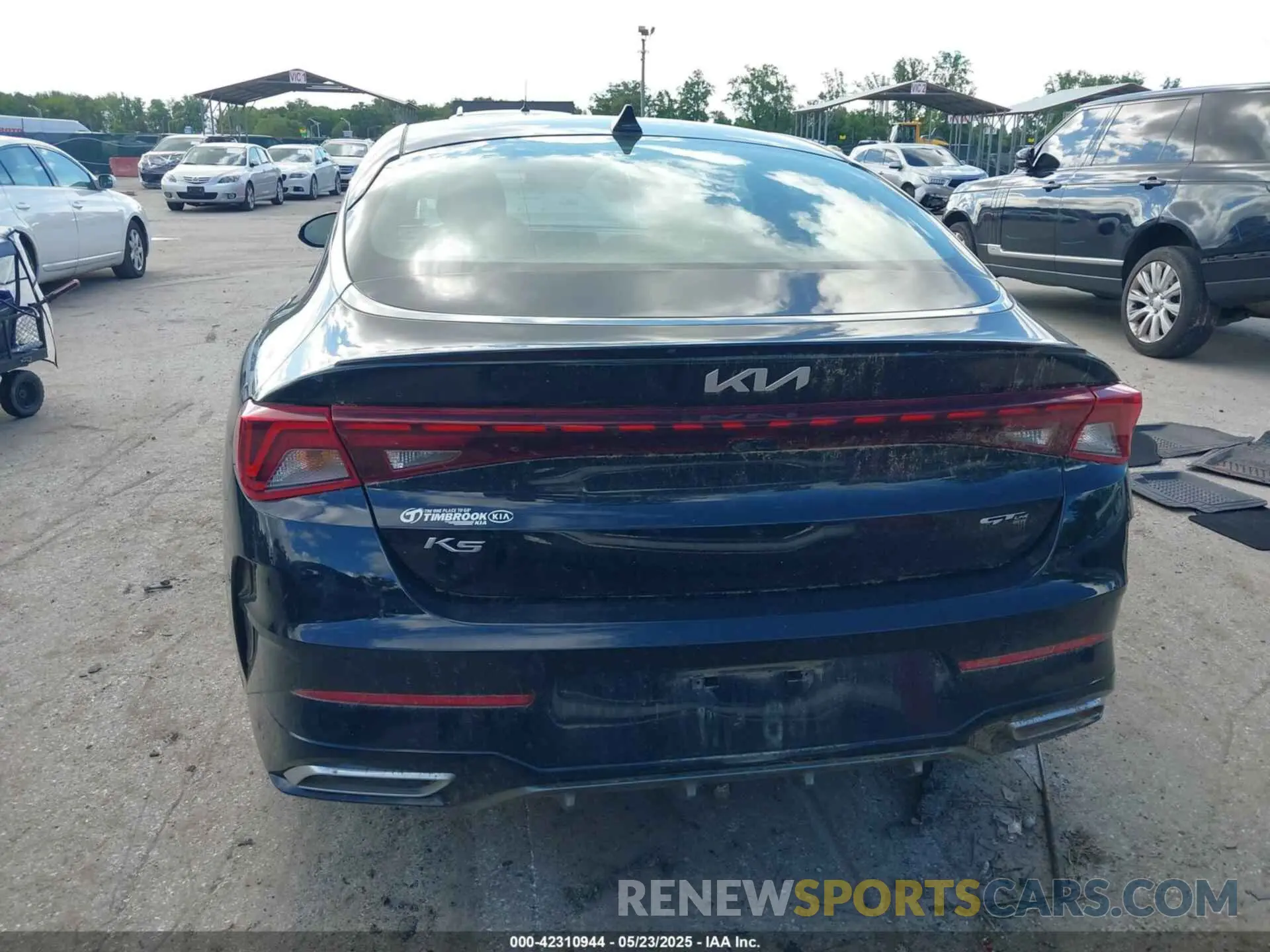 16 Photograph of a damaged car 5XXG64J21NG122120 KIA K5 2022