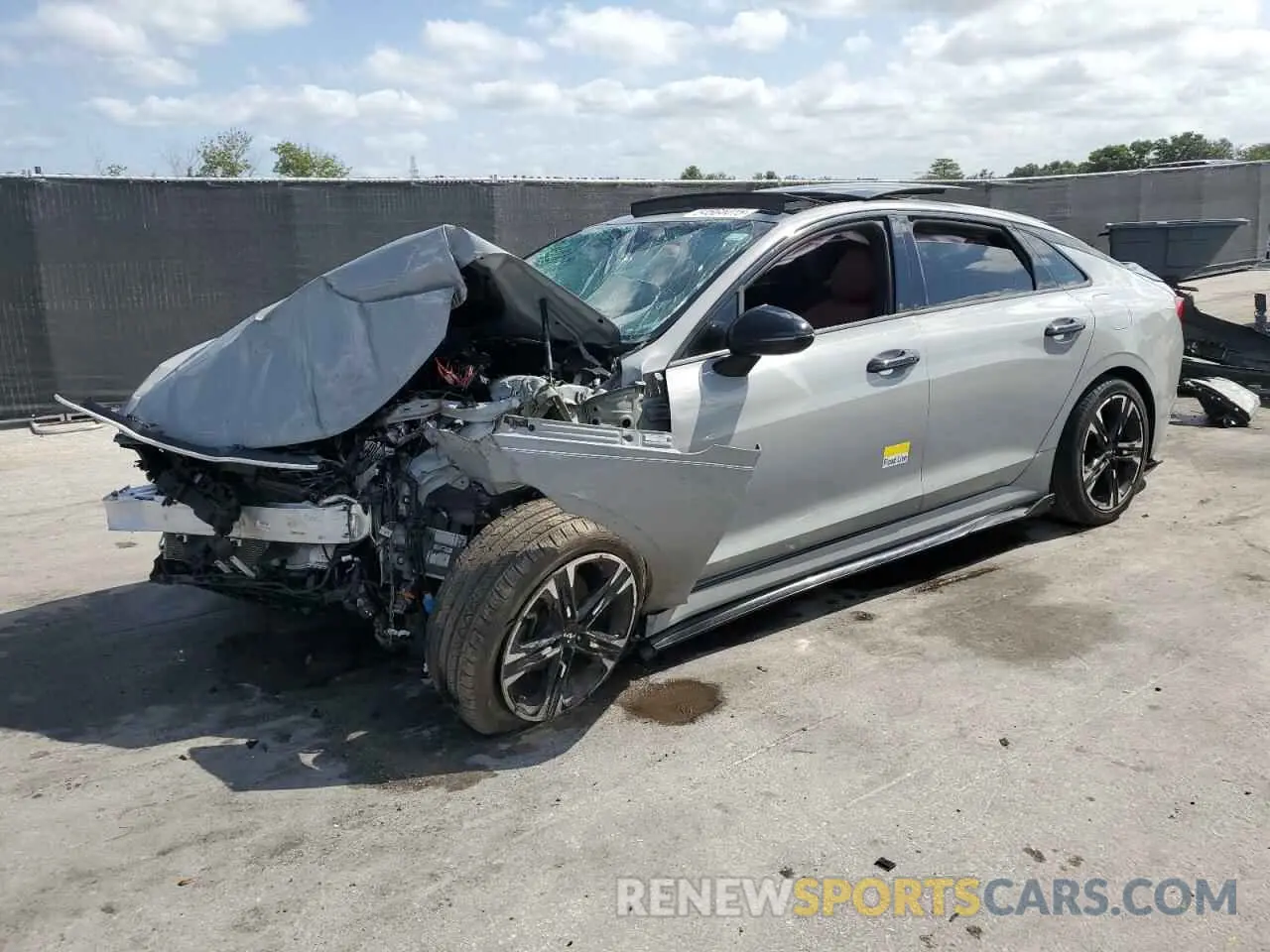 1 Photograph of a damaged car 5XXG64J21NG123395 KIA K5 2022