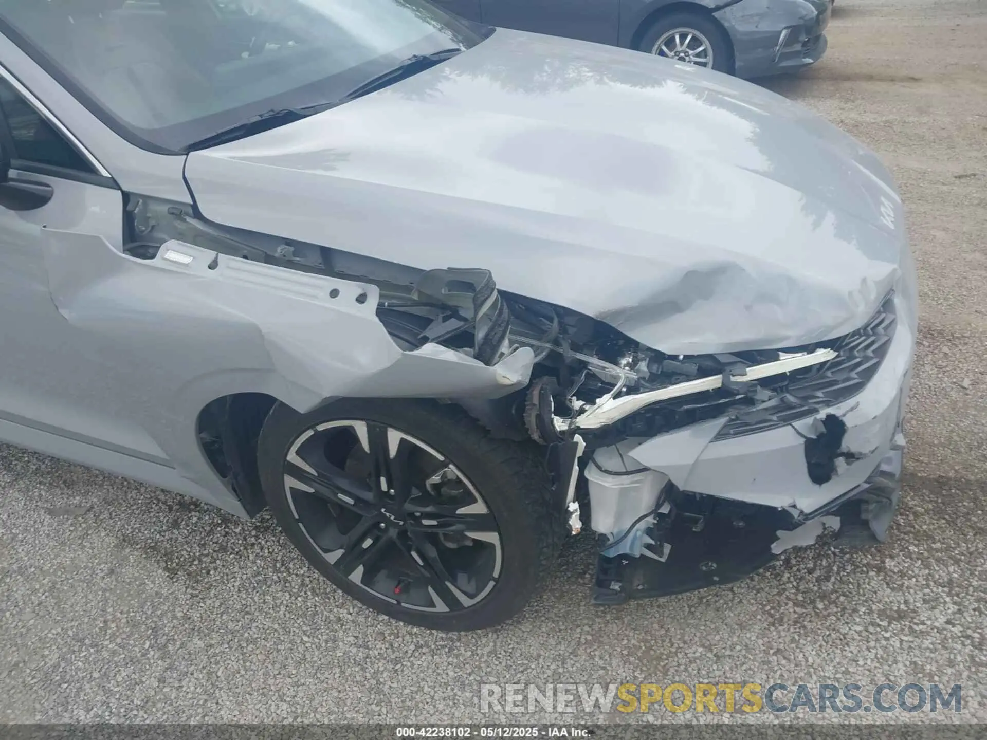 6 Photograph of a damaged car 5XXG64J21NG129181 KIA K5 2022