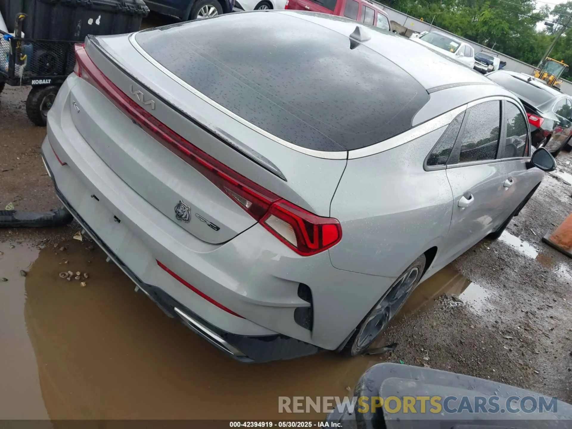 4 Photograph of a damaged car 5XXG64J21NG143288 KIA K5 2022
