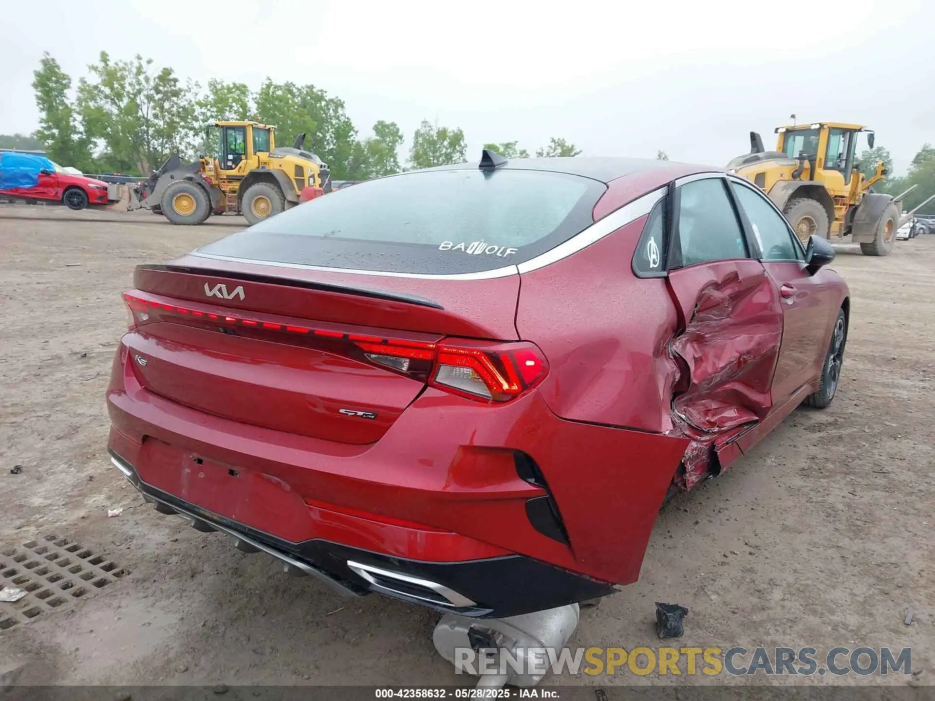 4 Photograph of a damaged car 5XXG64J22NG091914 KIA K5 2022