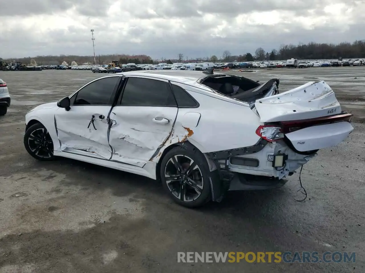 2 Photograph of a damaged car 5XXG64J22NG100028 KIA K5 2022