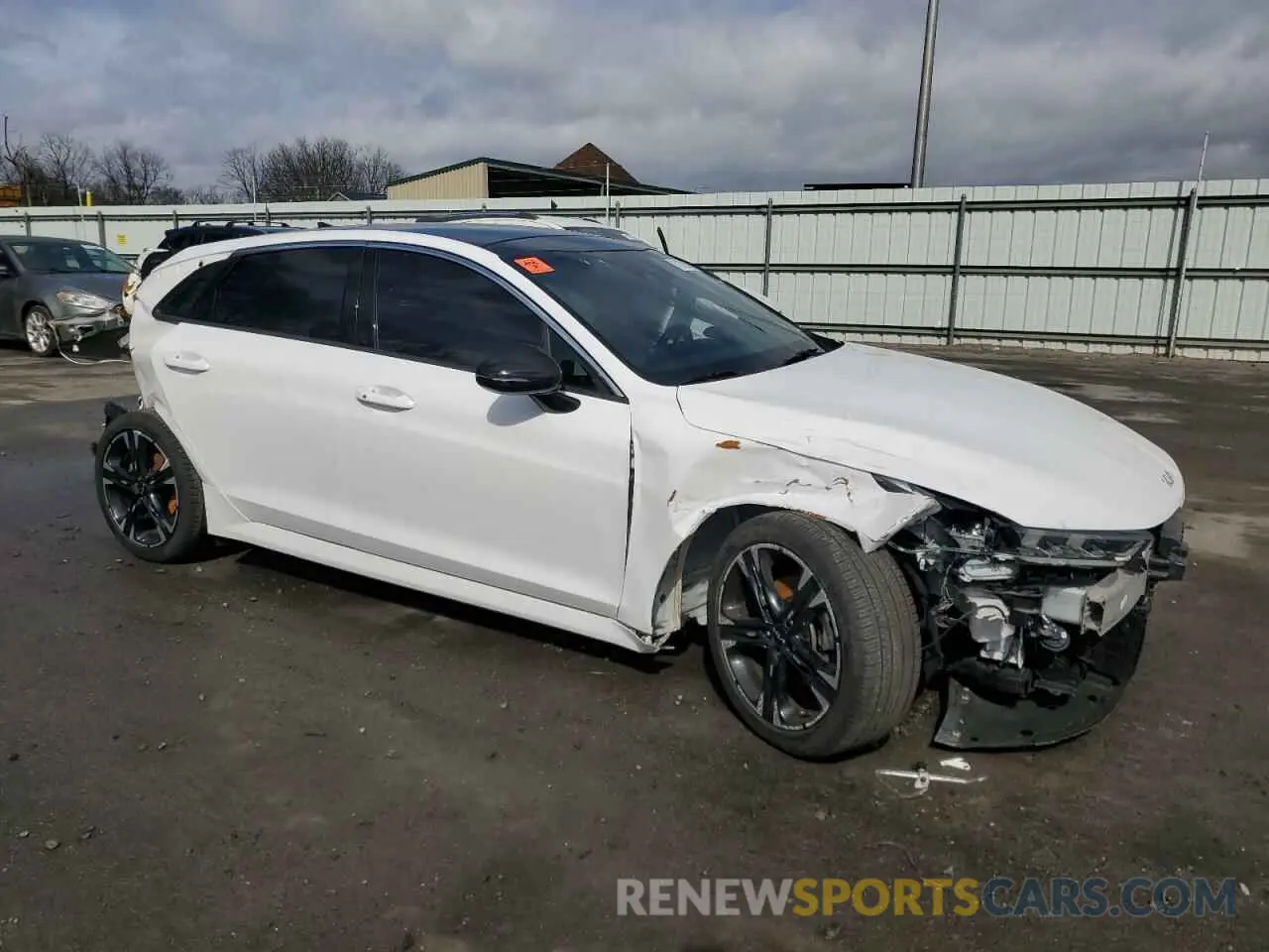 4 Photograph of a damaged car 5XXG64J22NG100028 KIA K5 2022