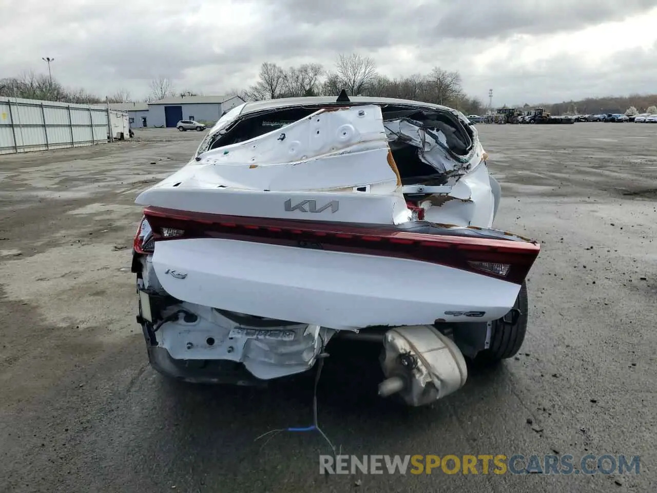 6 Photograph of a damaged car 5XXG64J22NG100028 KIA K5 2022