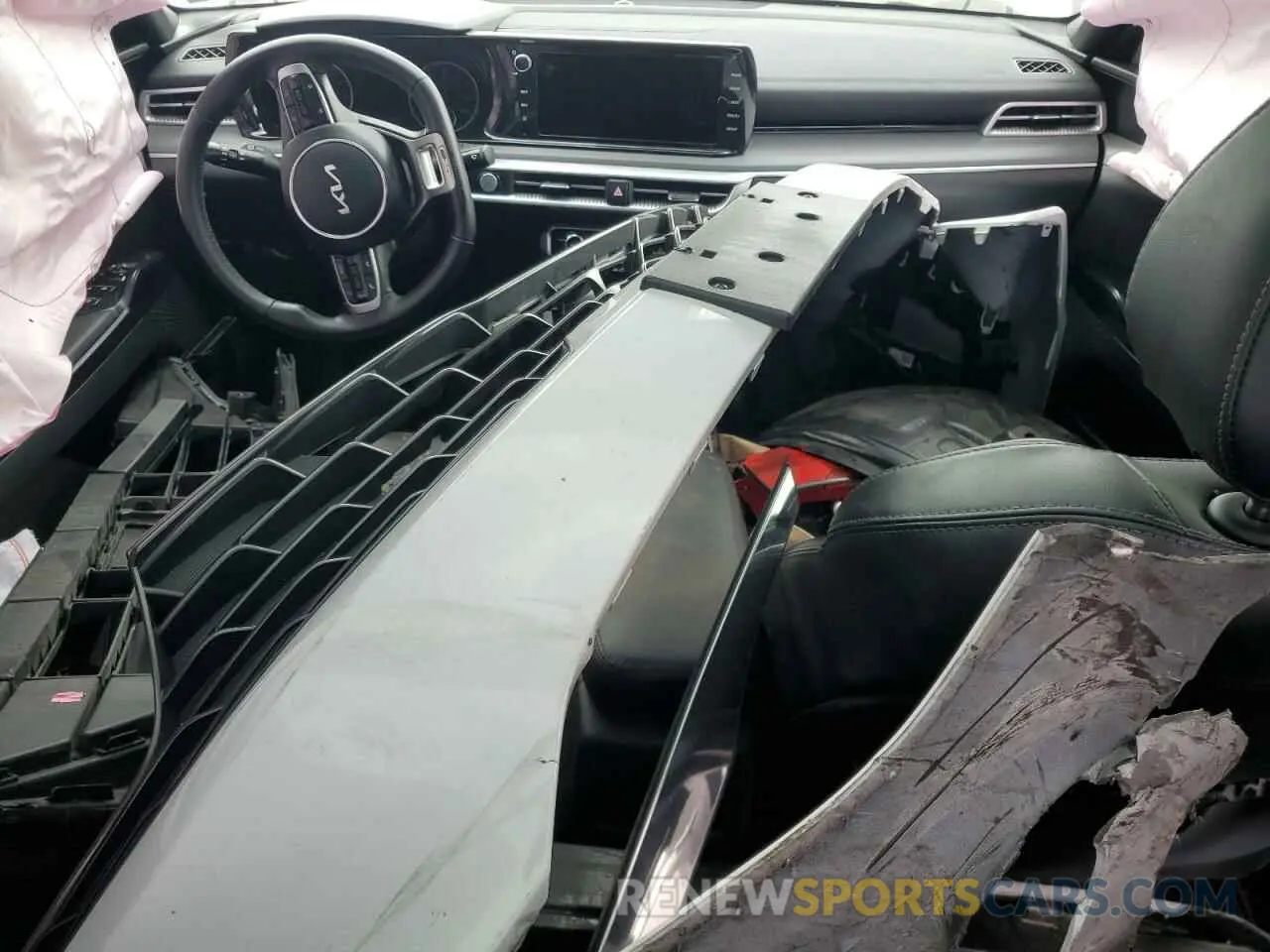 8 Photograph of a damaged car 5XXG64J22NG100028 KIA K5 2022
