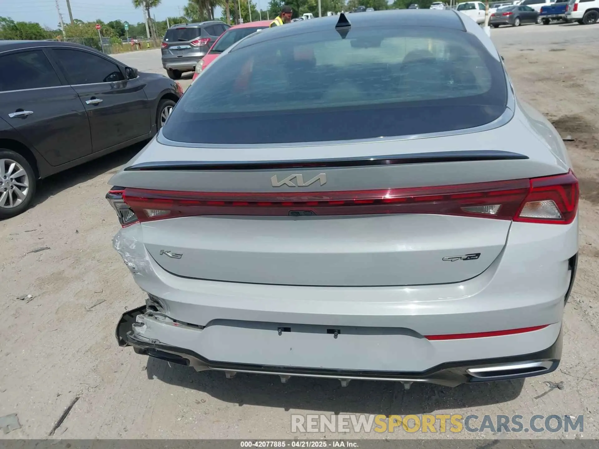 15 Photograph of a damaged car 5XXG64J22NG120702 KIA K5 2022