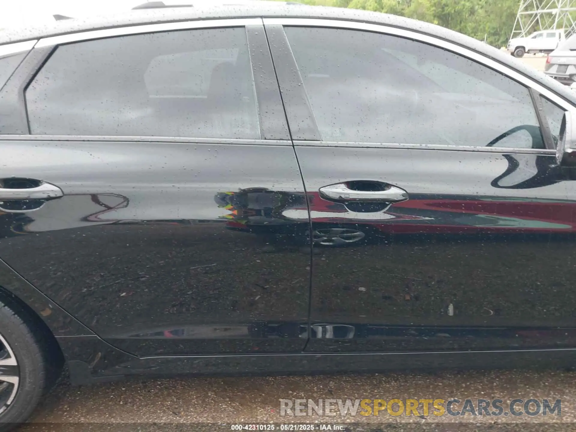 14 Photograph of a damaged car 5XXG64J22NG120859 KIA K5 2022