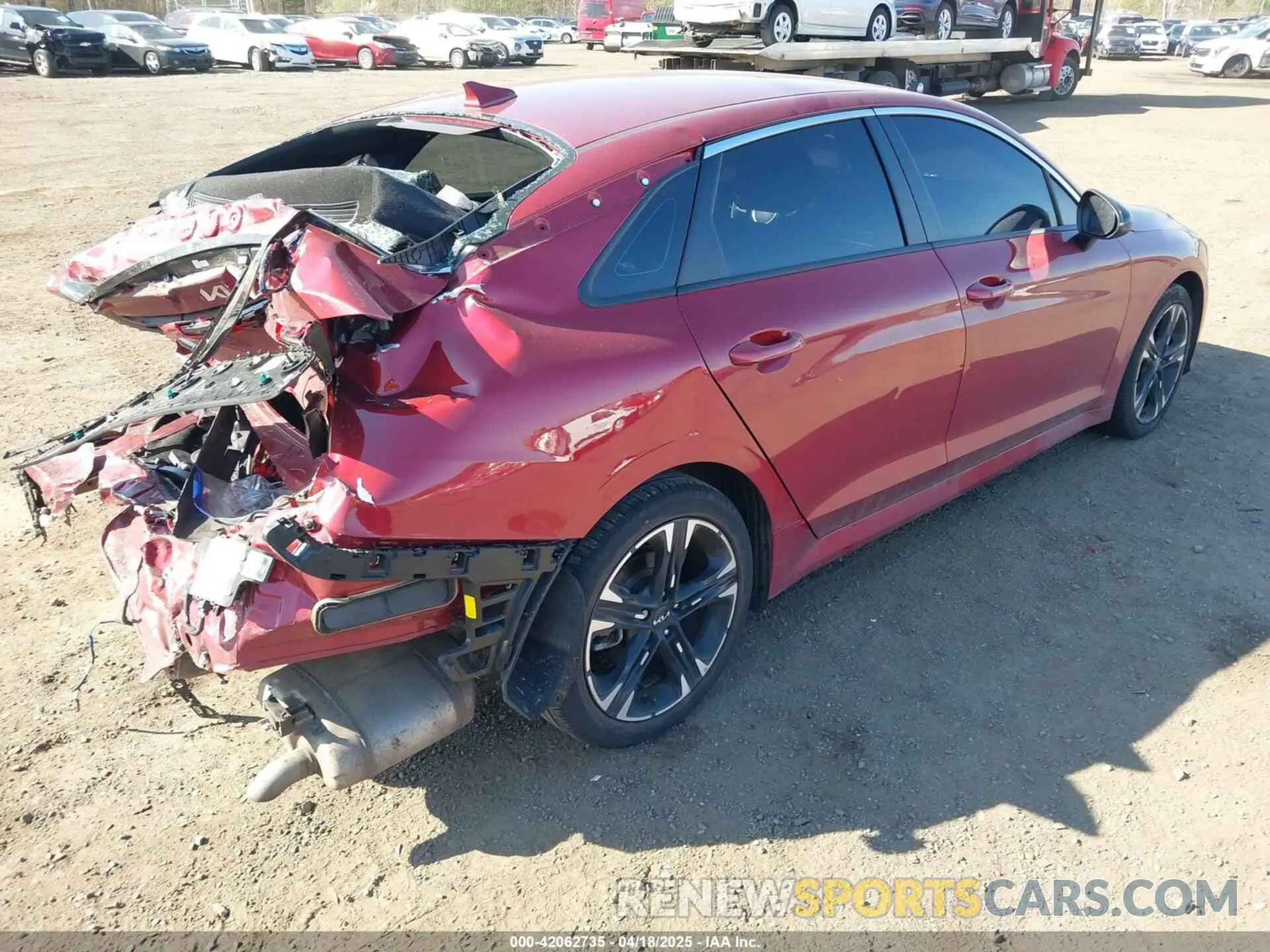 4 Photograph of a damaged car 5XXG64J22NG150511 KIA K5 2022