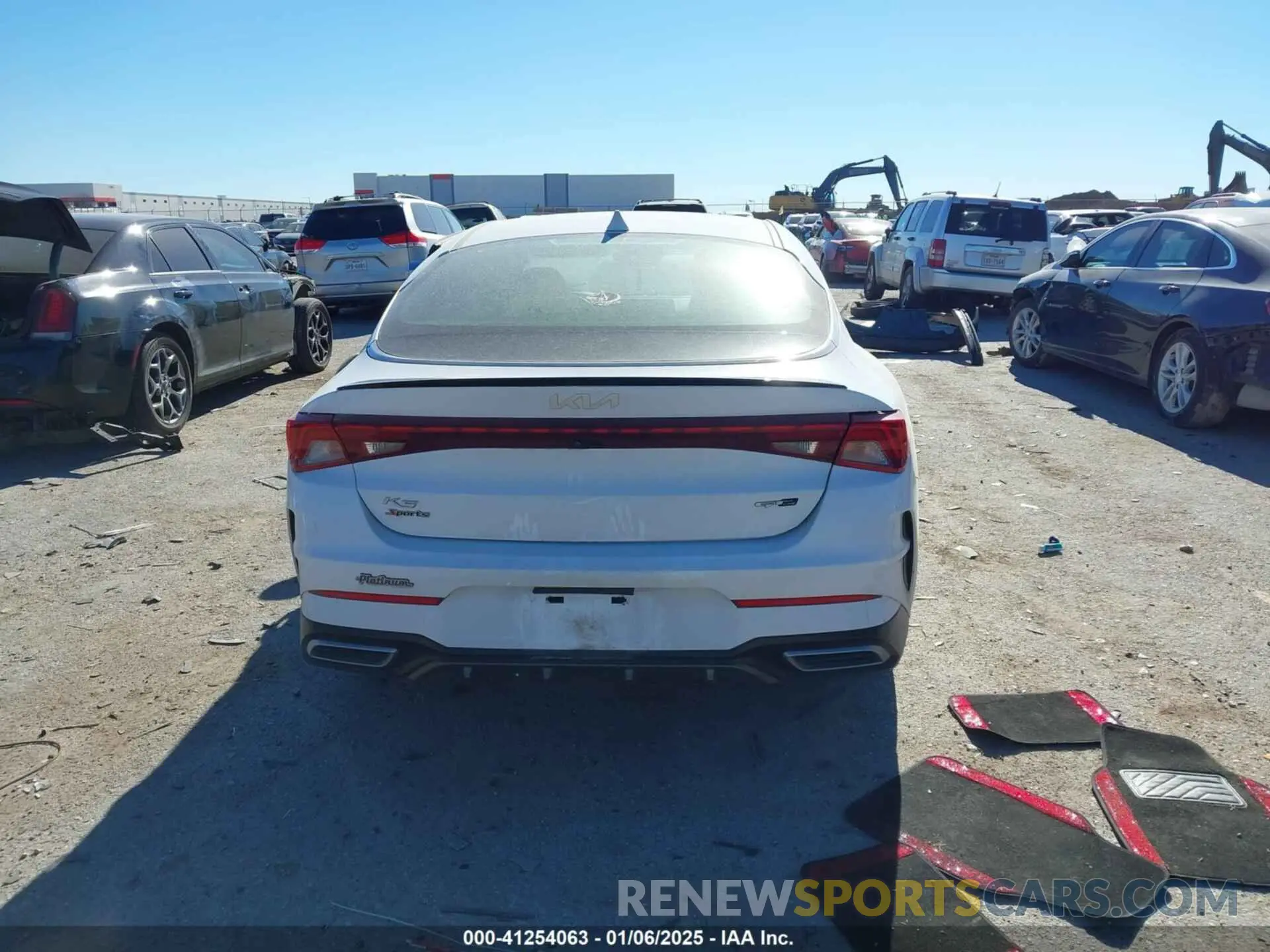 16 Photograph of a damaged car 5XXG64J23NG102967 KIA K5 2022