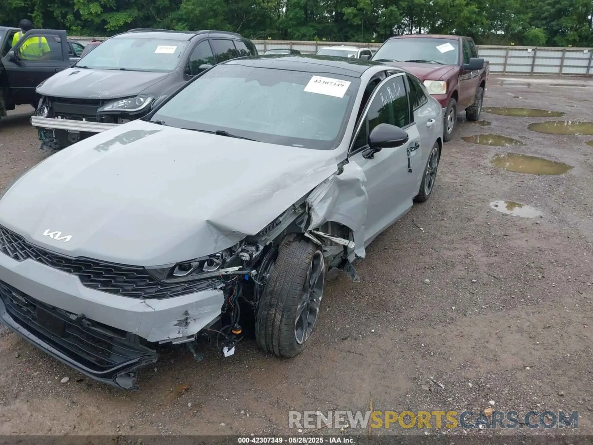 6 Photograph of a damaged car 5XXG64J23NG119946 KIA K5 2022