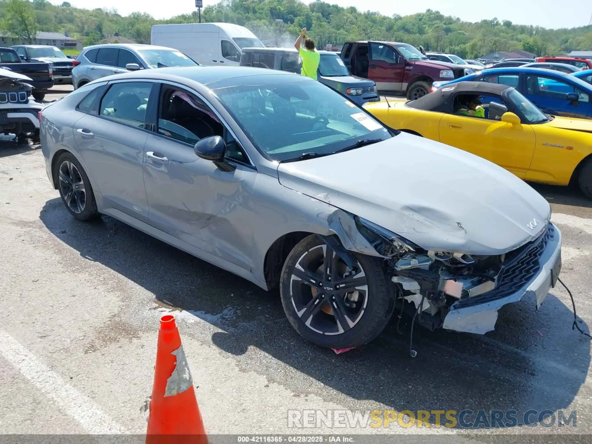1 Photograph of a damaged car 5XXG64J23NG156091 KIA K5 2022