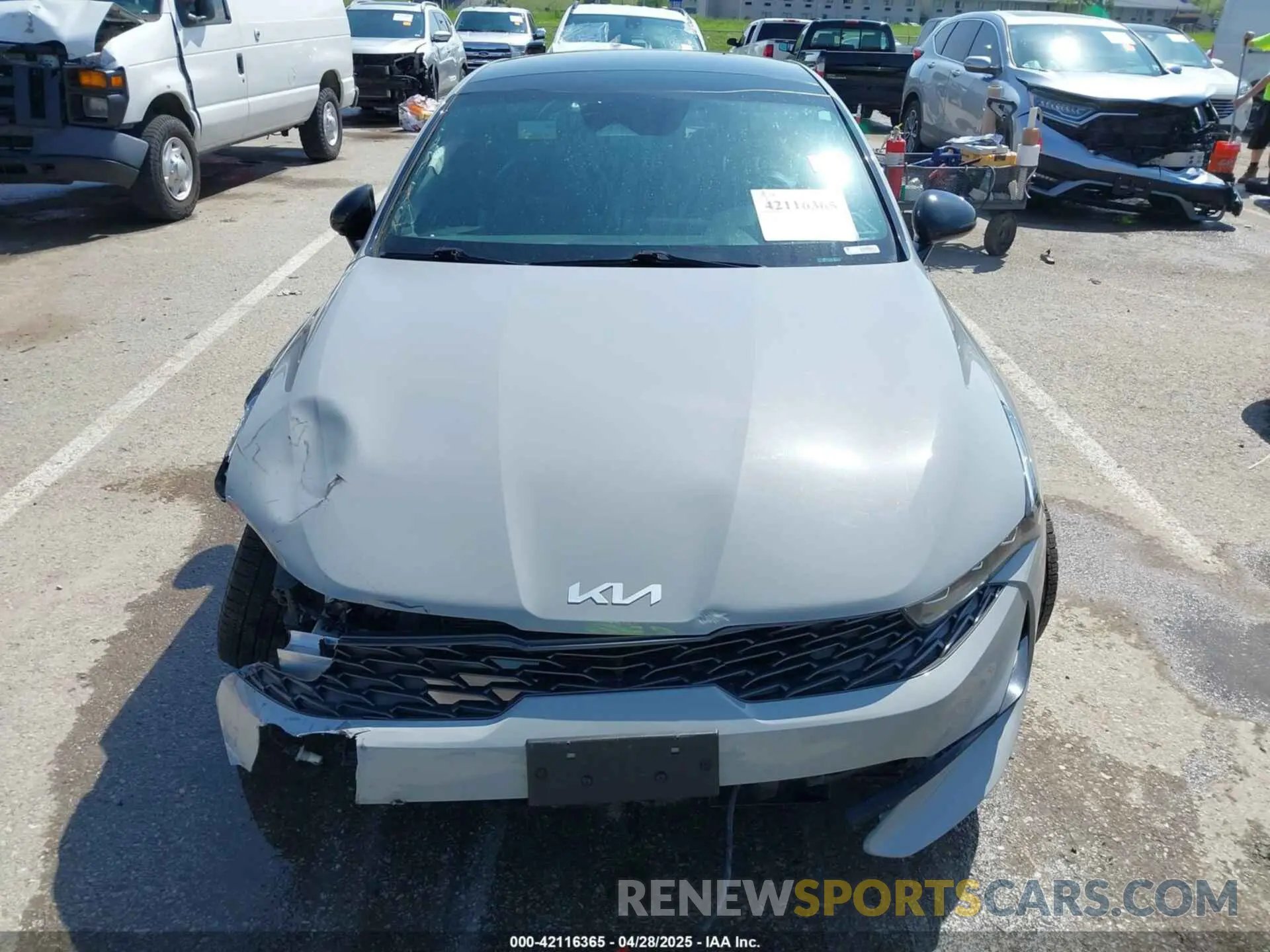 11 Photograph of a damaged car 5XXG64J23NG156091 KIA K5 2022